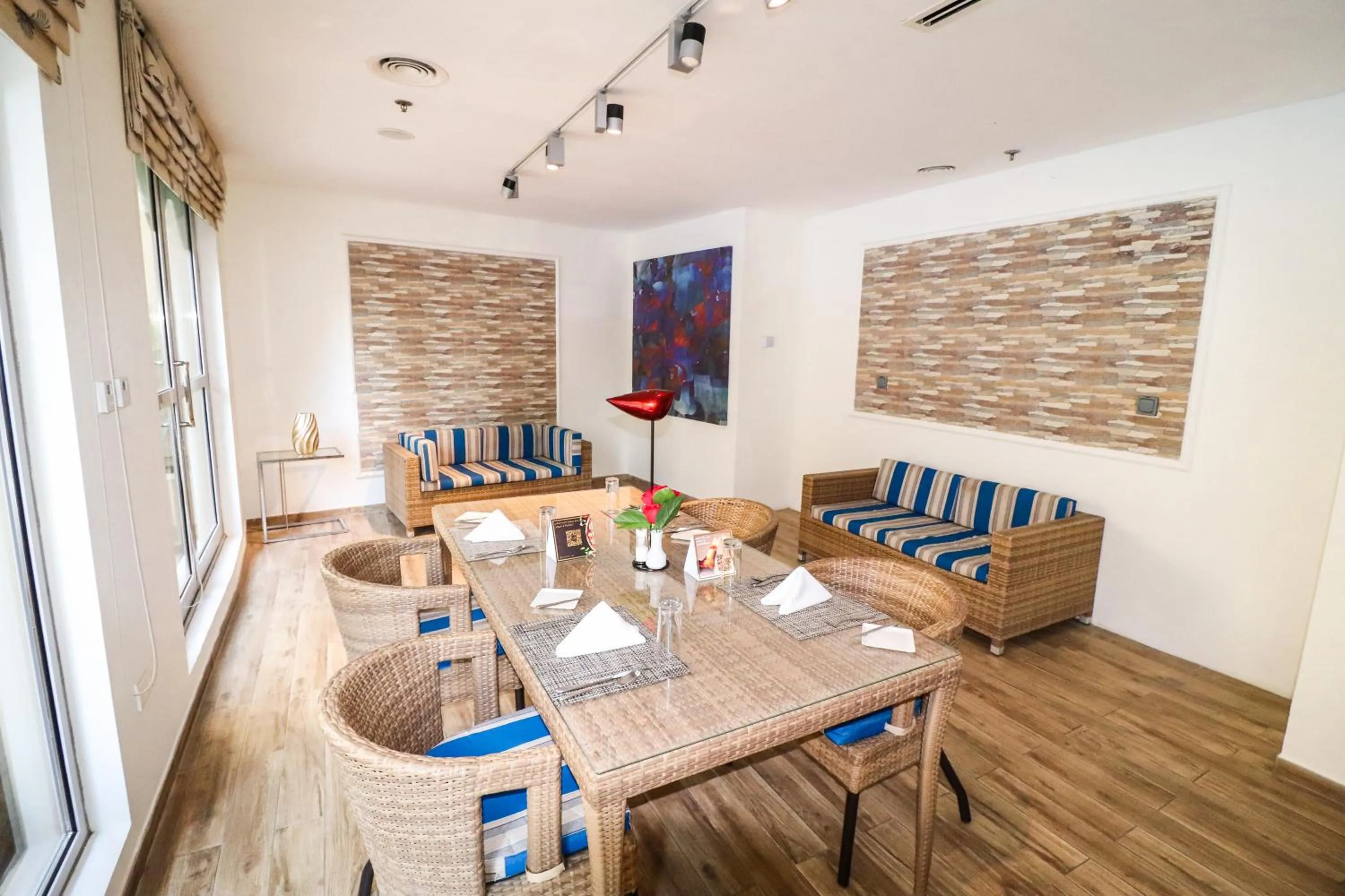 Restaurant/places to eat in Gulf Suites Hotel Amwaj