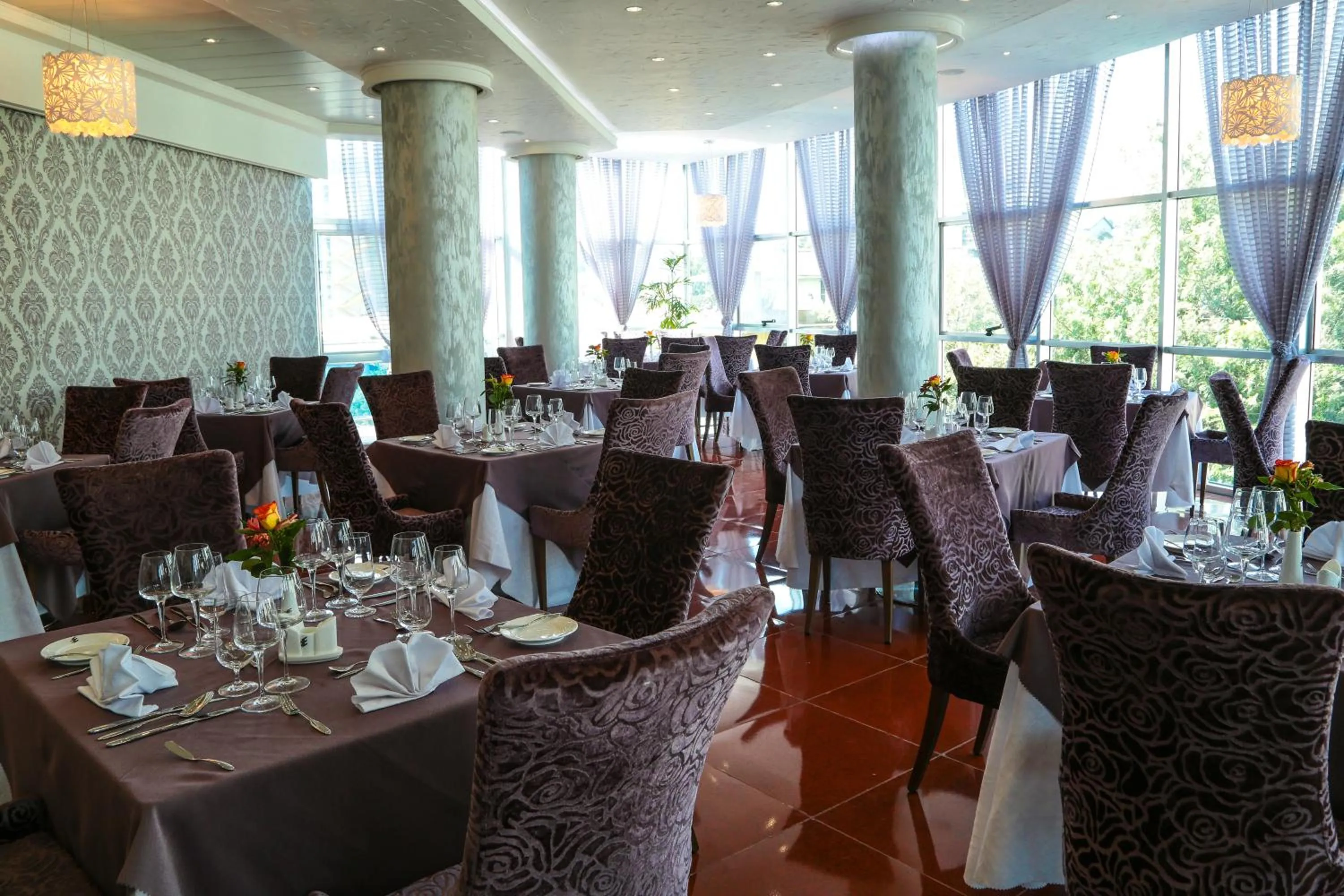 Restaurant/places to eat in Grand Eliana Hotel Conference & Spa