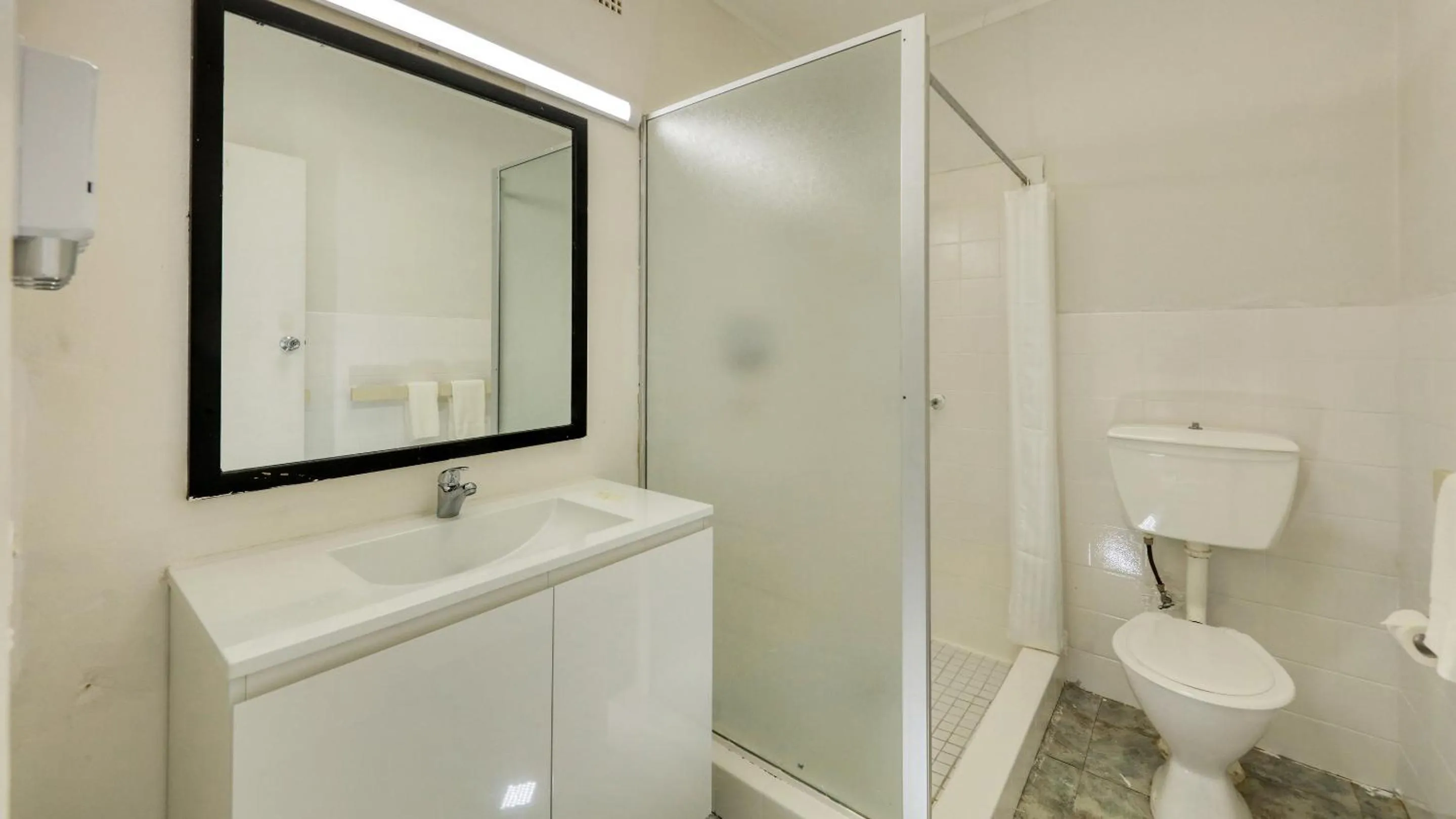 Toilet in Silver Oaks Motel