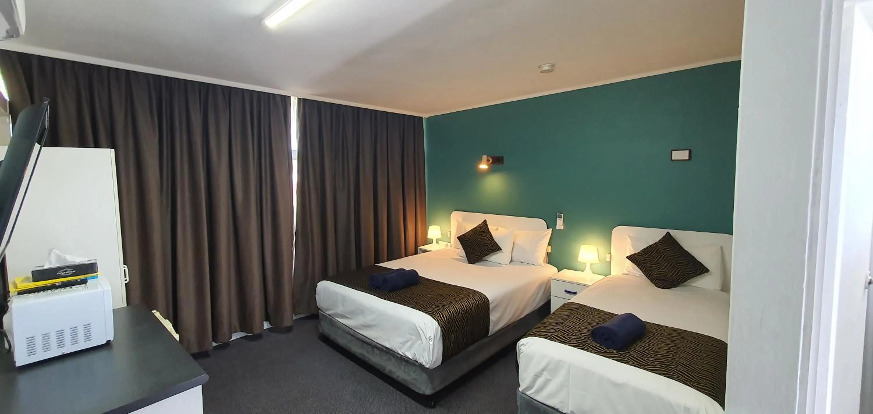 Bed in Silver Oaks Motel