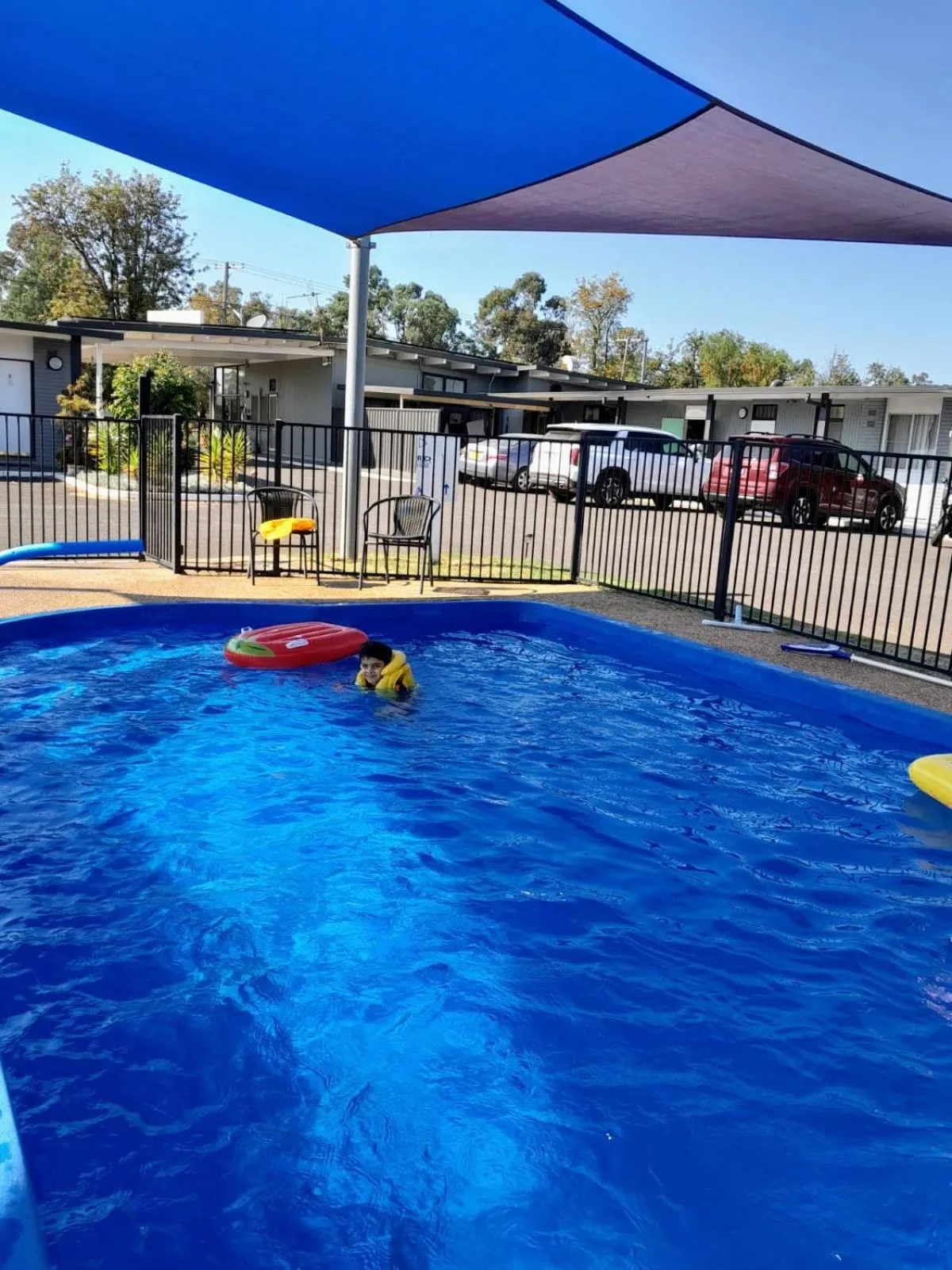 Swimming pool in Silver Oaks Motel