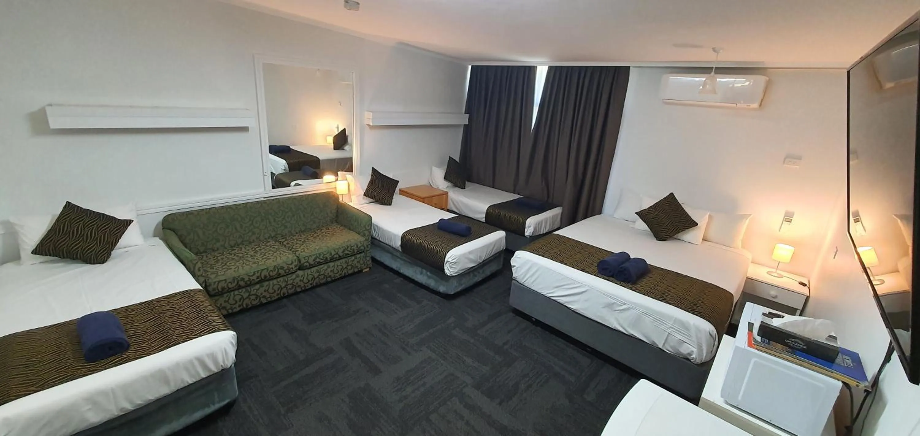 Photo of the whole room, Bed in Silver Oaks Motel