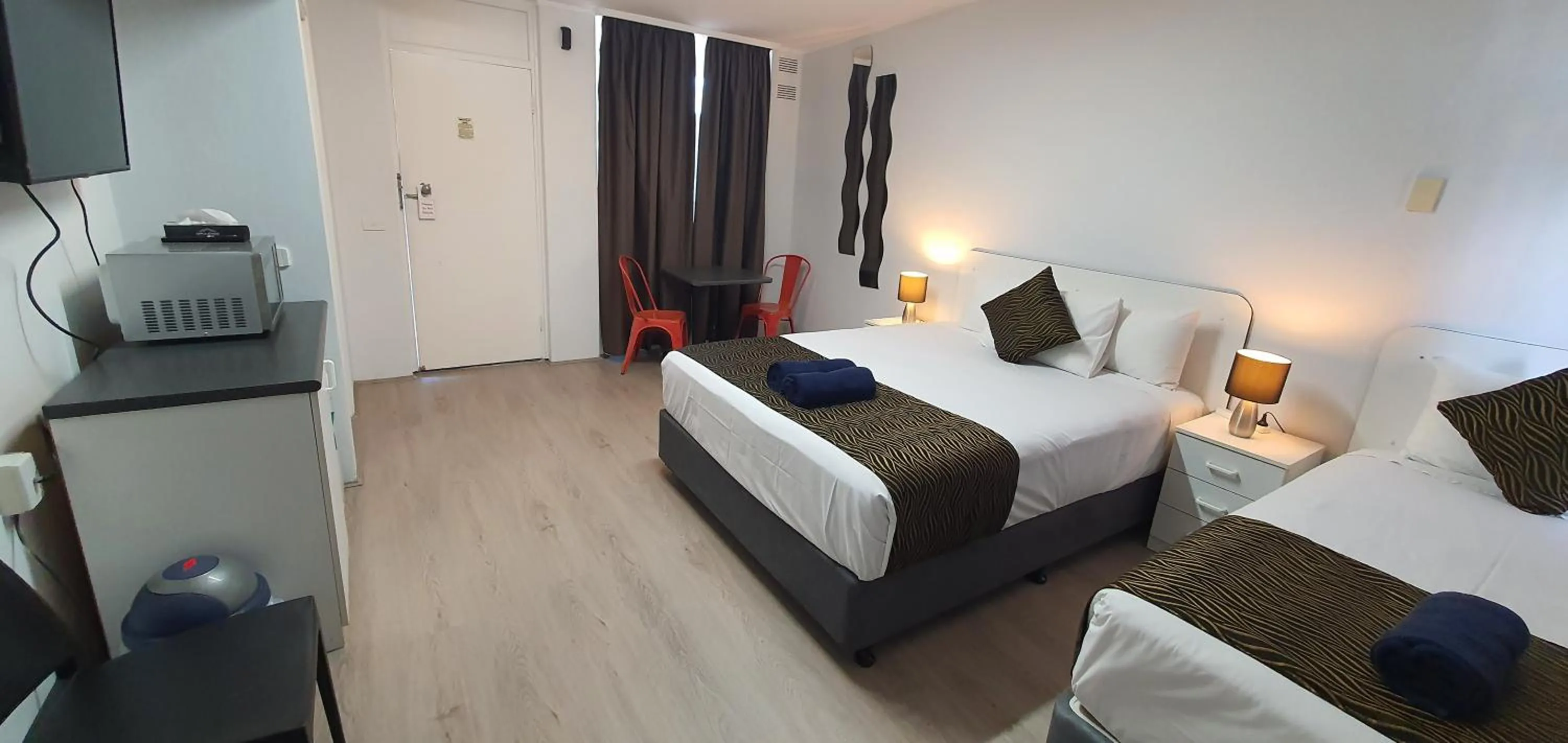 Photo of the whole room, Bed in Silver Oaks Motel