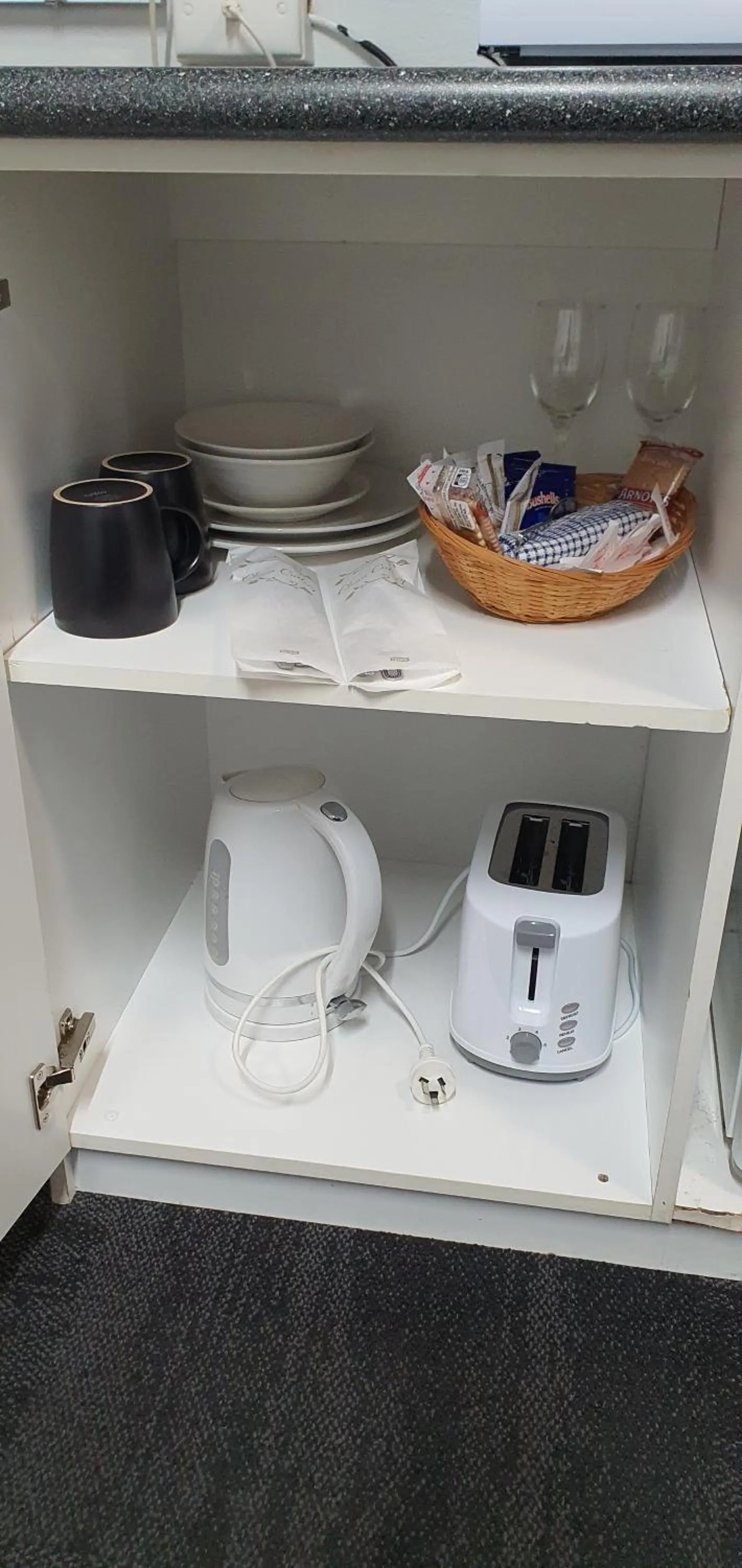 Coffee/tea facilities in Silver Oaks Motel