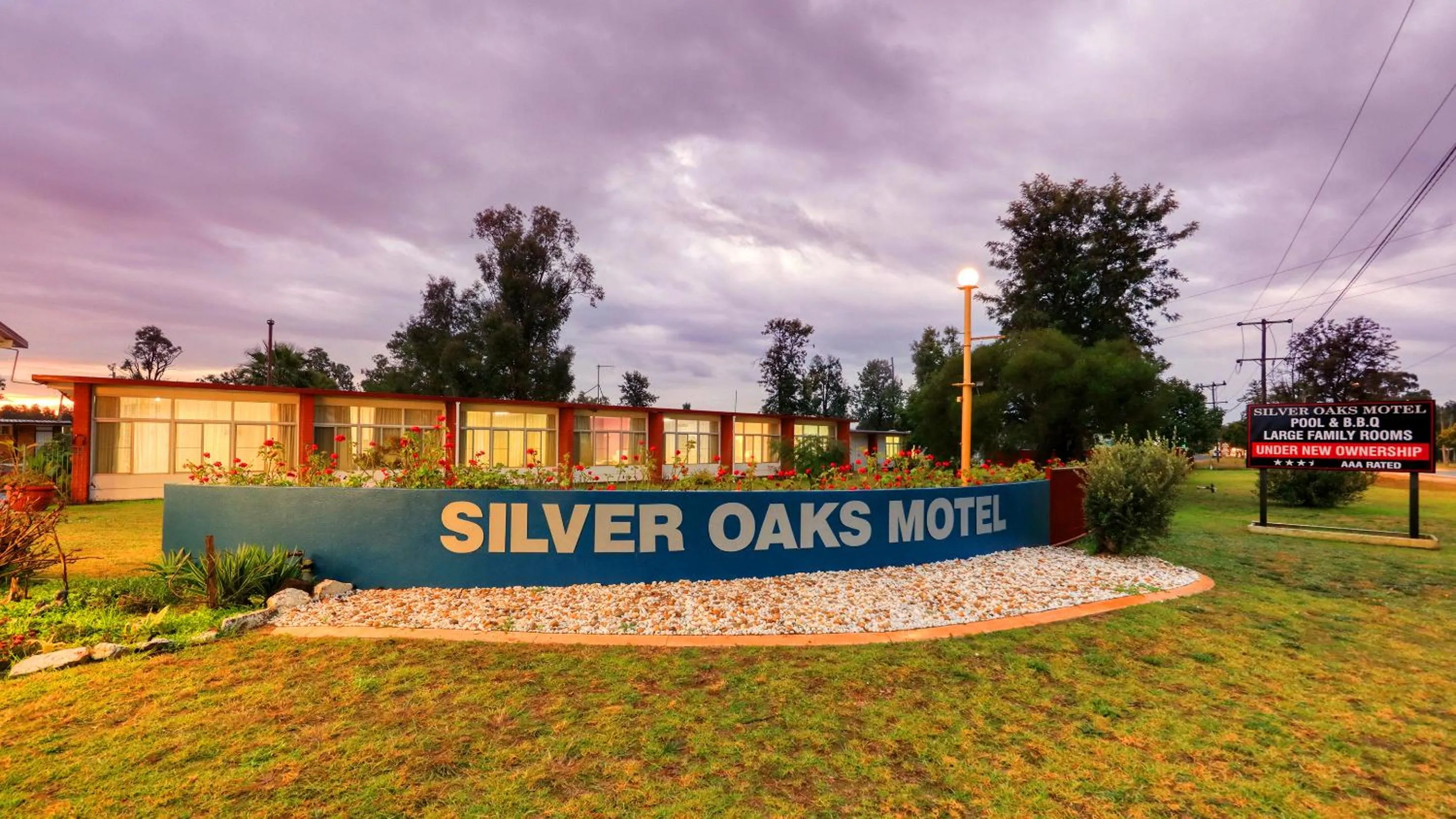 Property logo or sign in Silver Oaks Motel