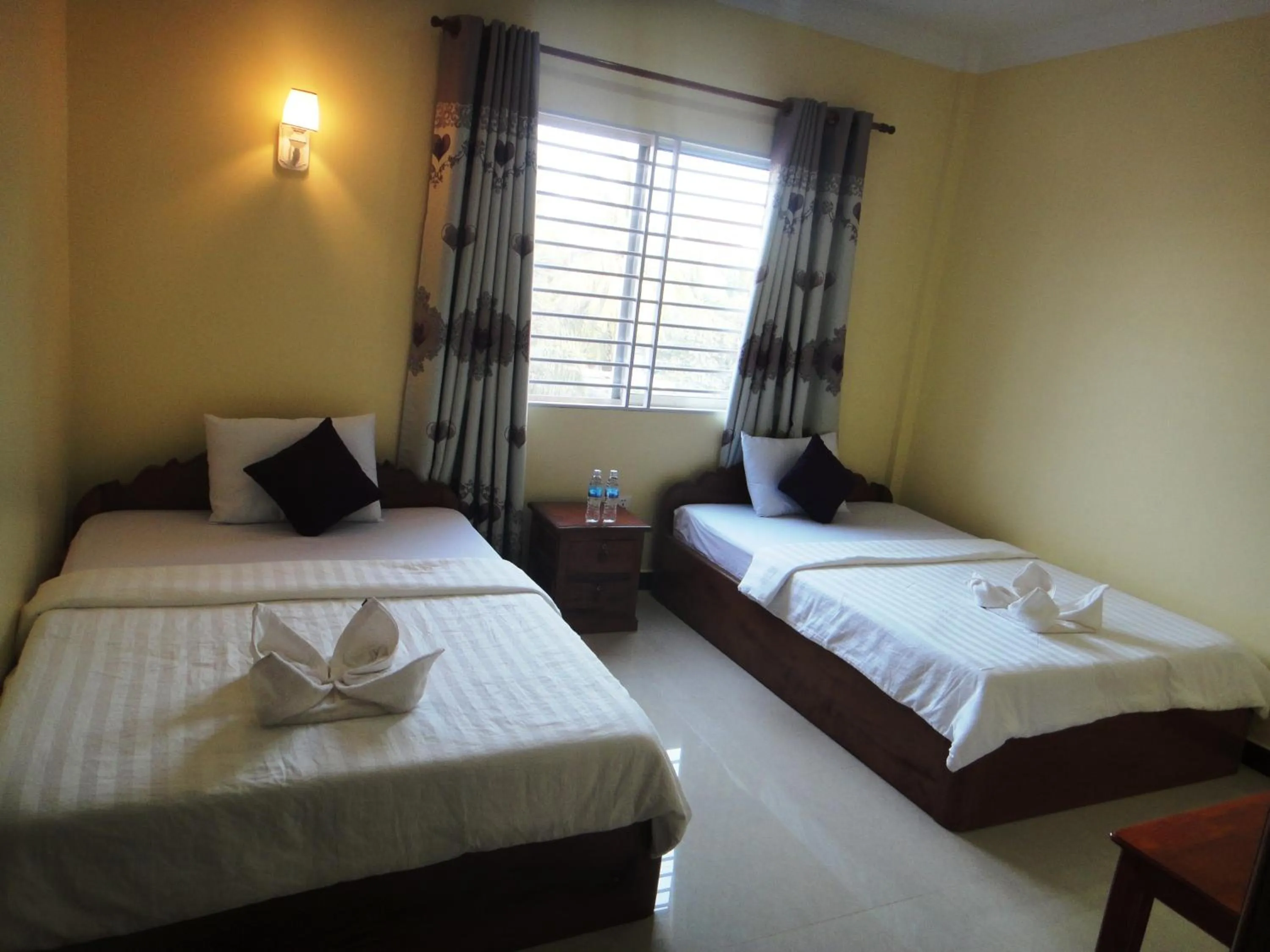 Photo of the whole room, Bed in Khemra I Guesthouse