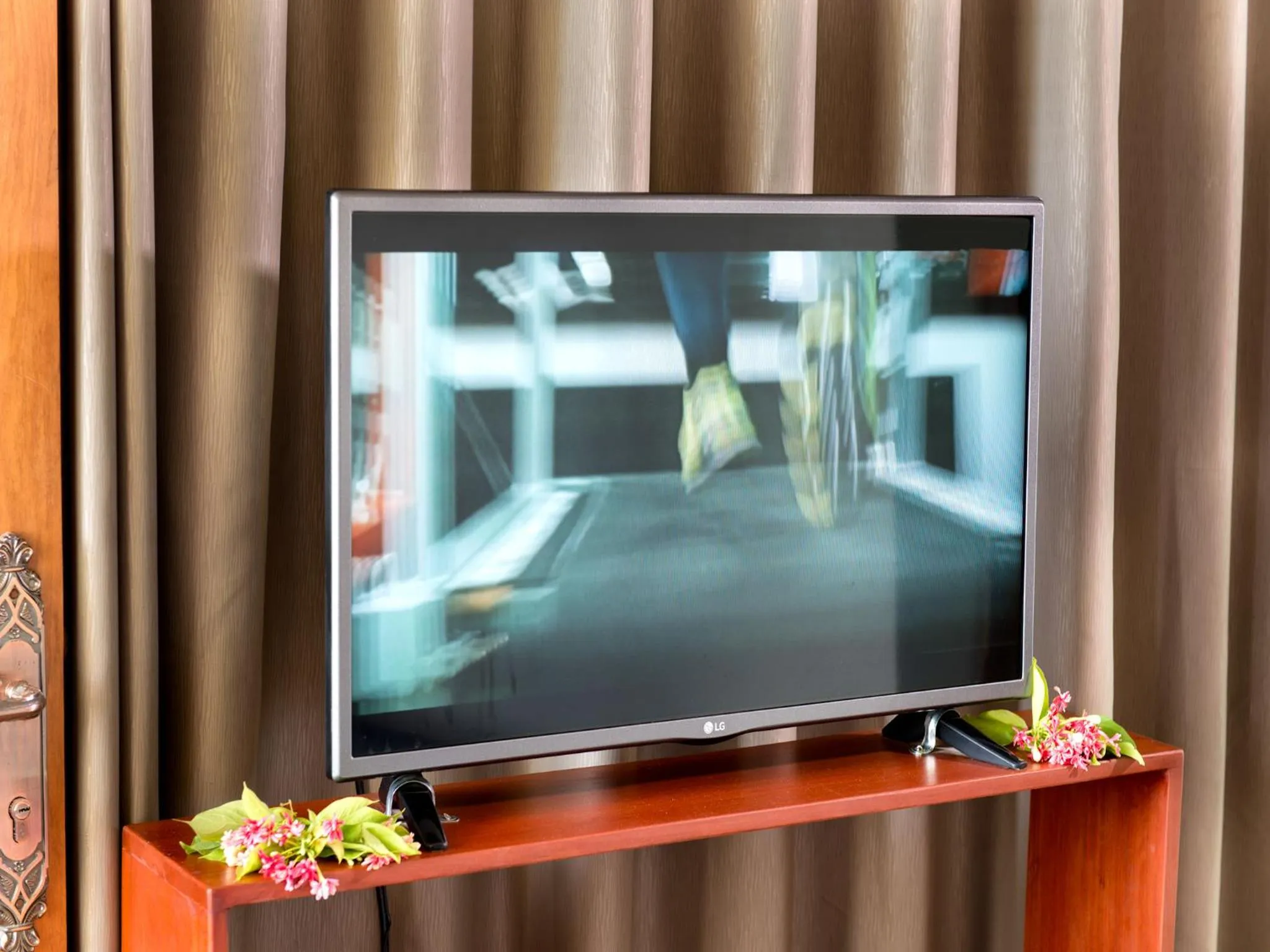 TV and multimedia in Dynsey Boutique Hotel