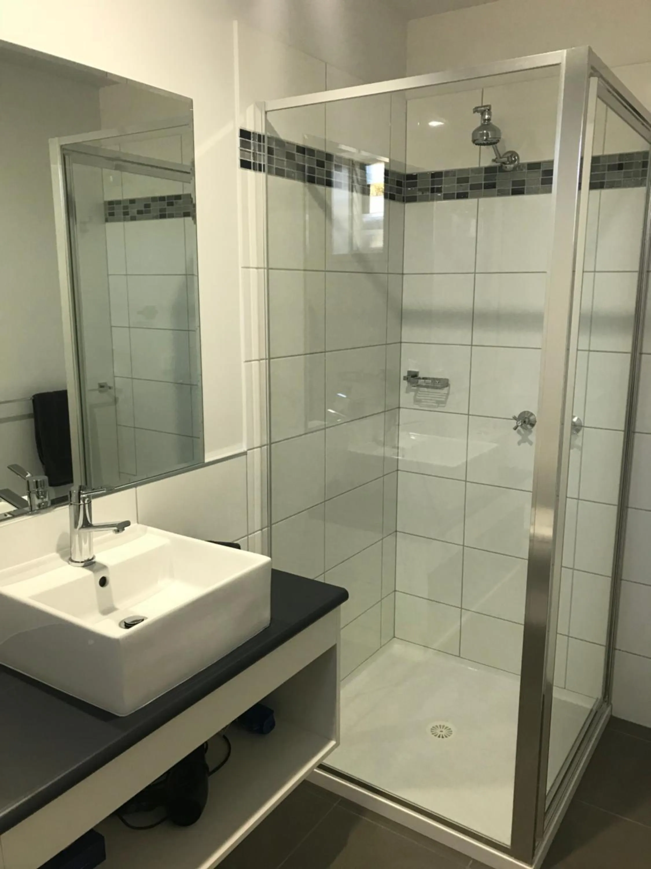 Shower in Rubicon Hotel Motel