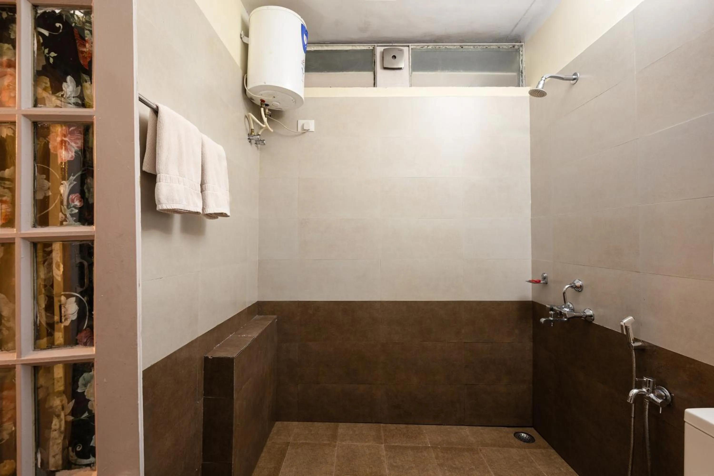 Shower in Colonels inn