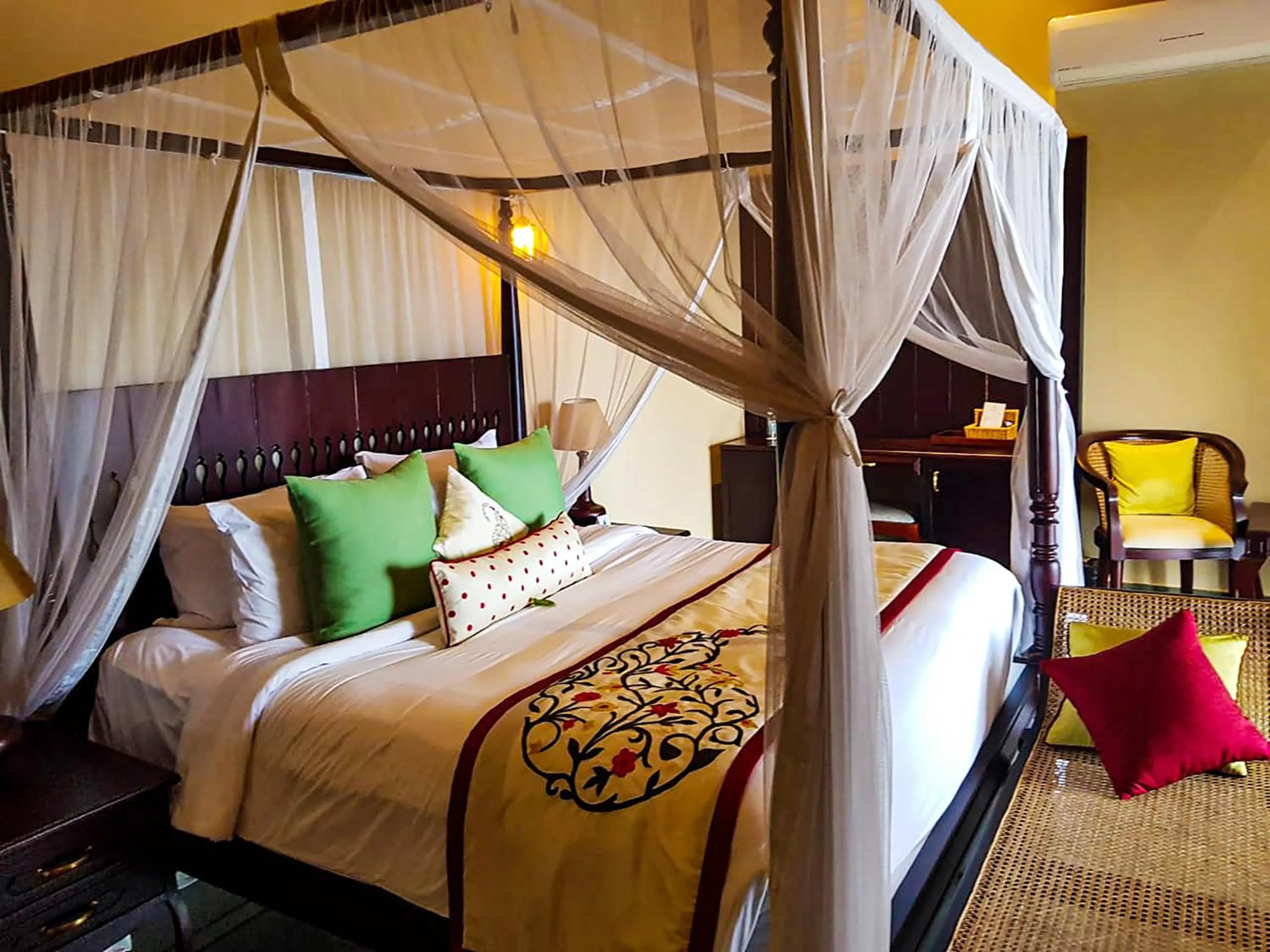 Bed in Niraamaya Wellness Retreats Backwaters And Beyond Kumarakom