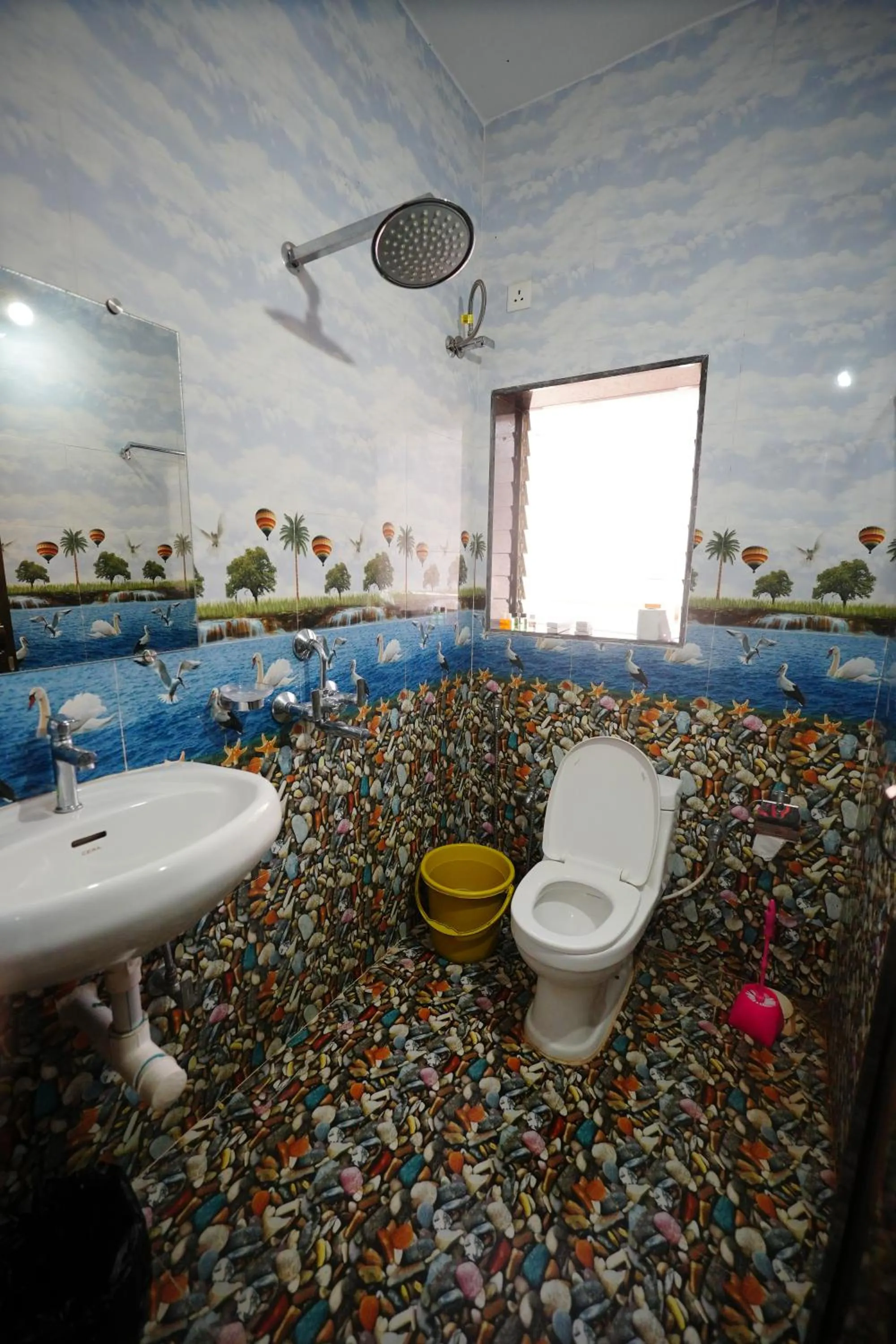 Toilet in Sunset & Waves Resort, Mandrem Beach