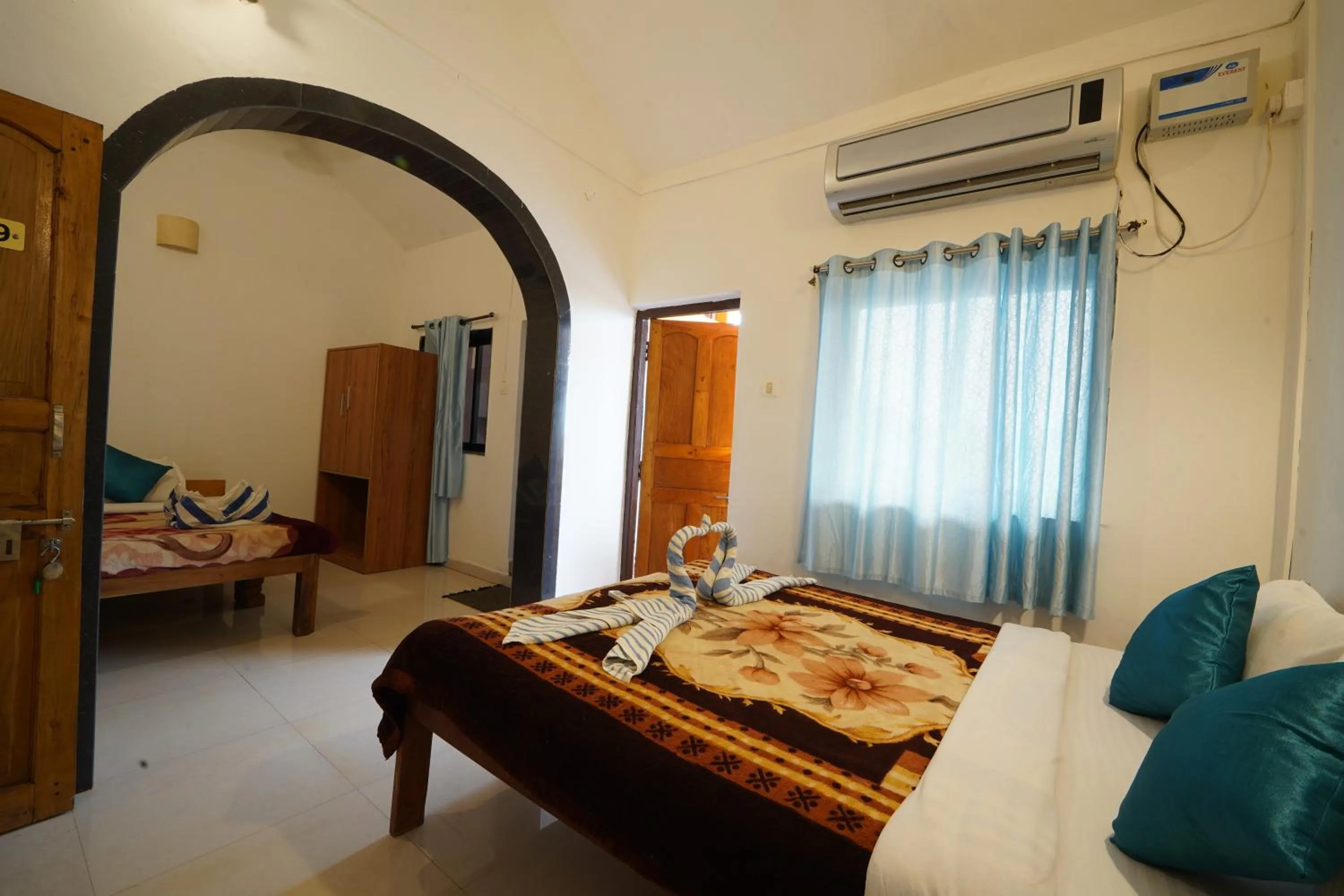 Bed in Sunset & Waves Resort, Mandrem Beach