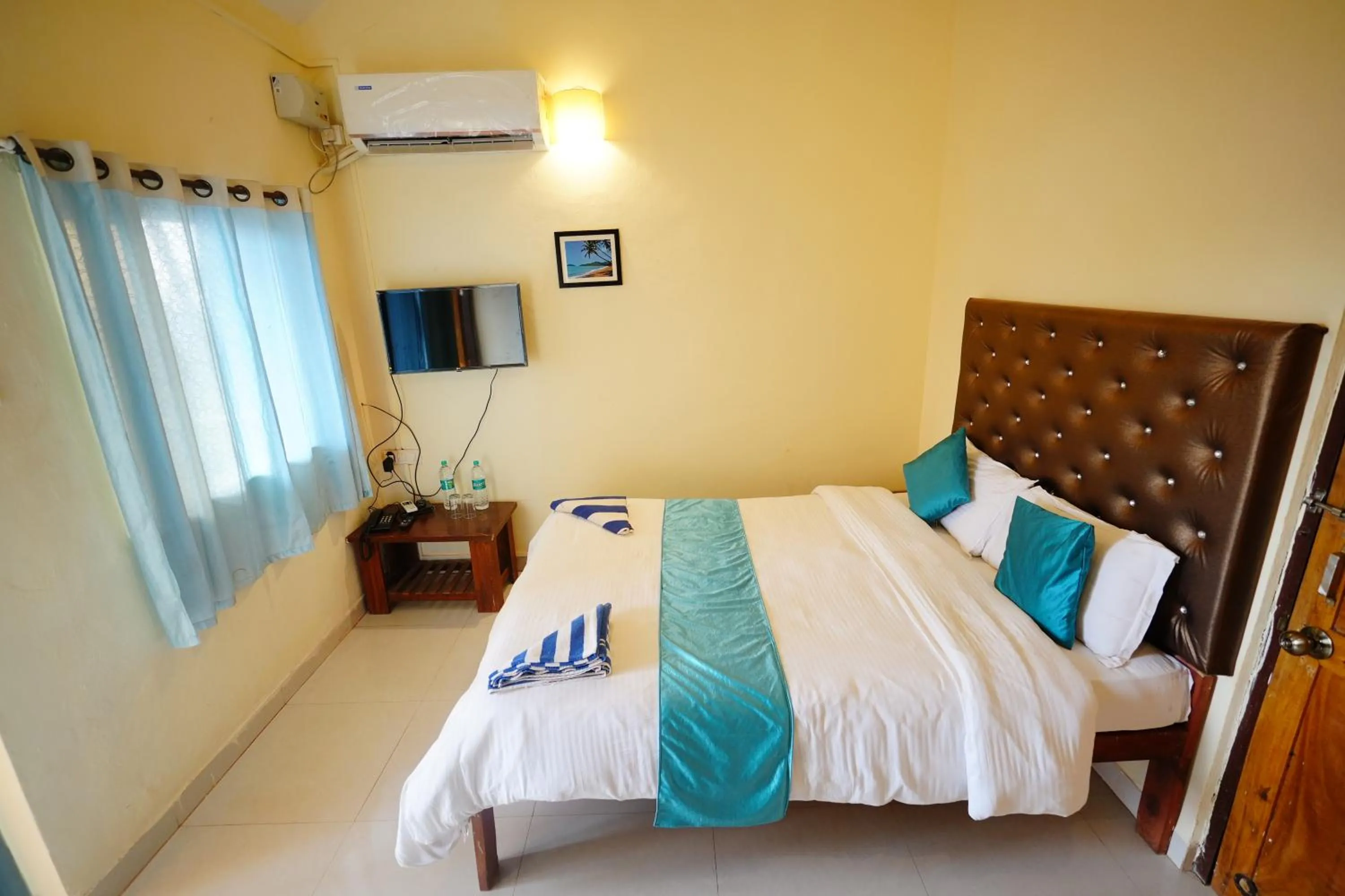 Bed in Sunset & Waves Resort, Mandrem Beach