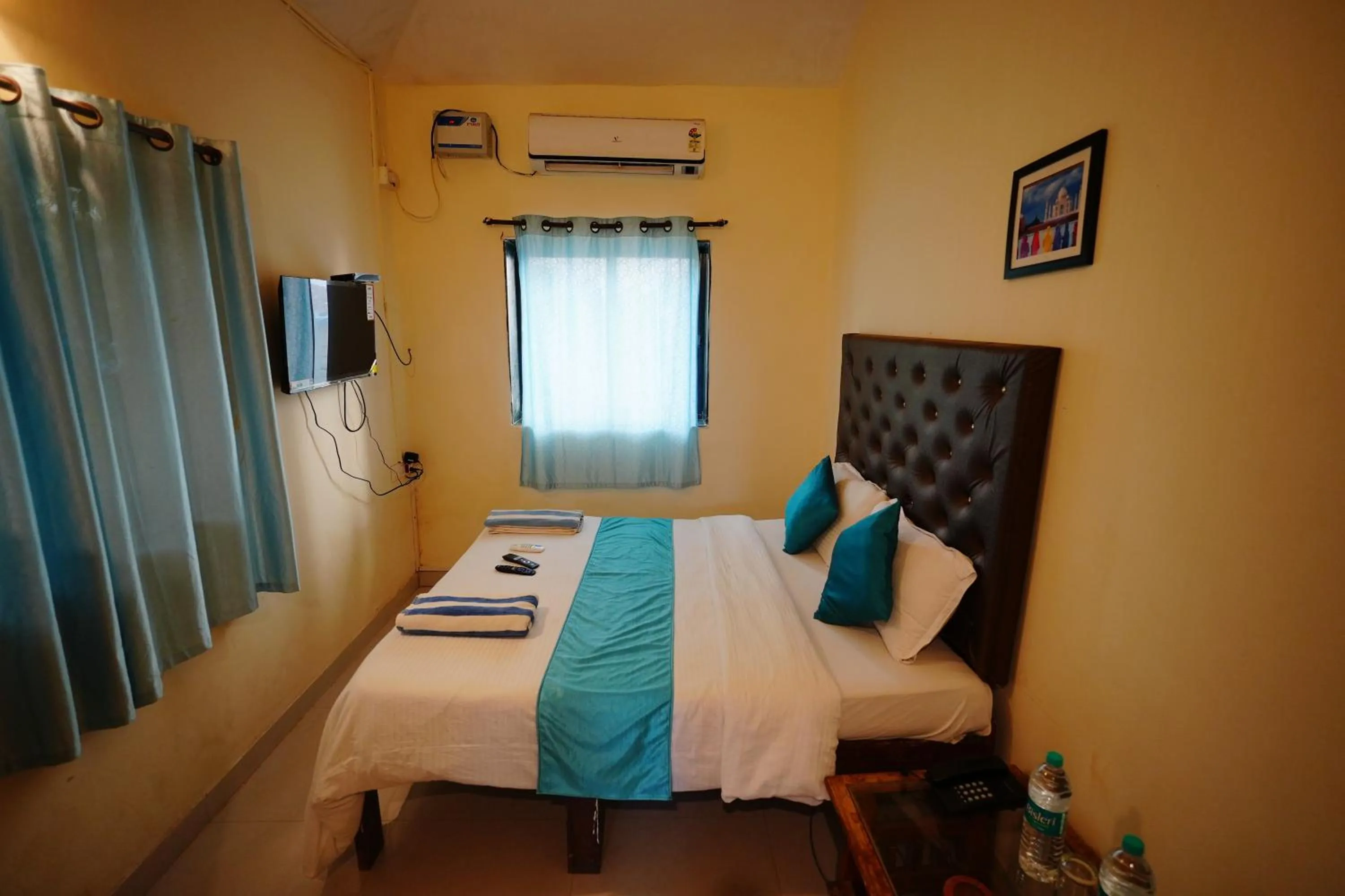 Bed in Sunset & Waves Resort, Mandrem Beach