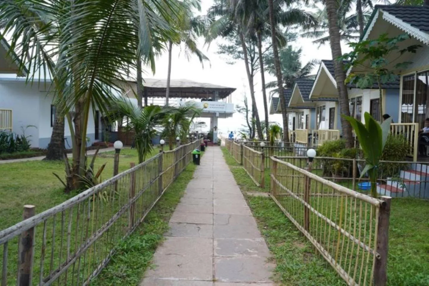 Sunset & Waves Resort, Mandrem Beach