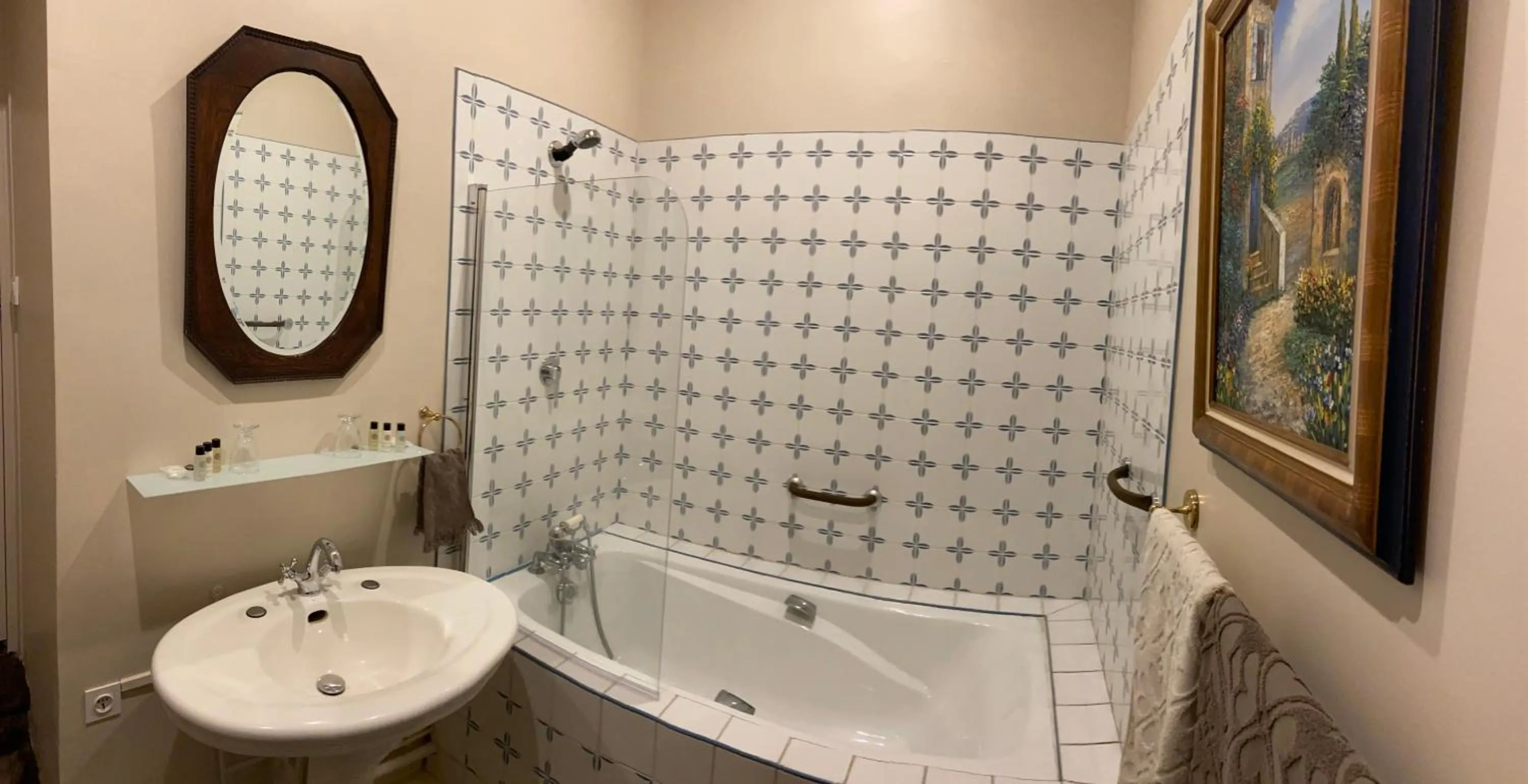 Bathroom in Le Castel Ecossais