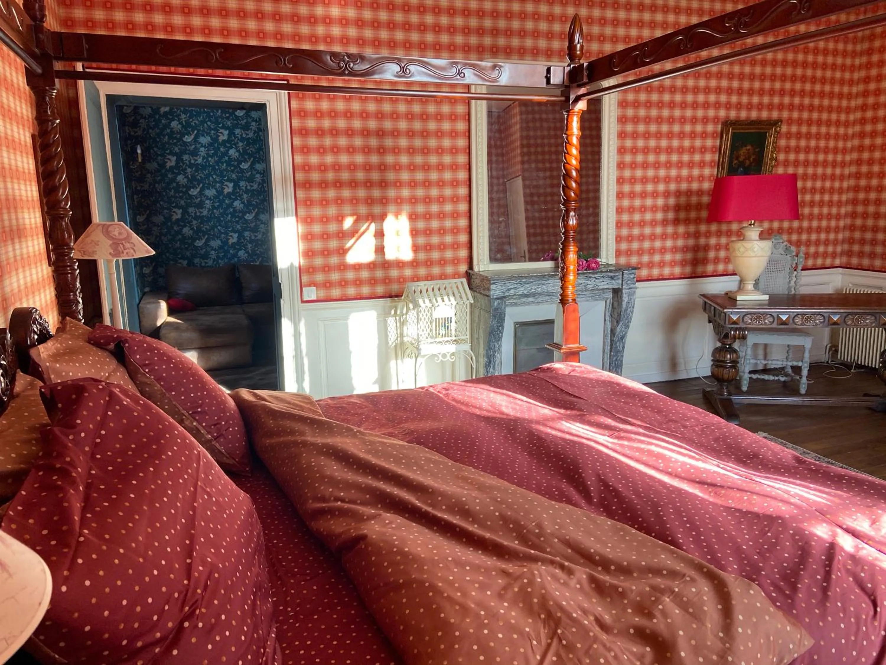 Photo of the whole room, Bed in Le Castel Ecossais