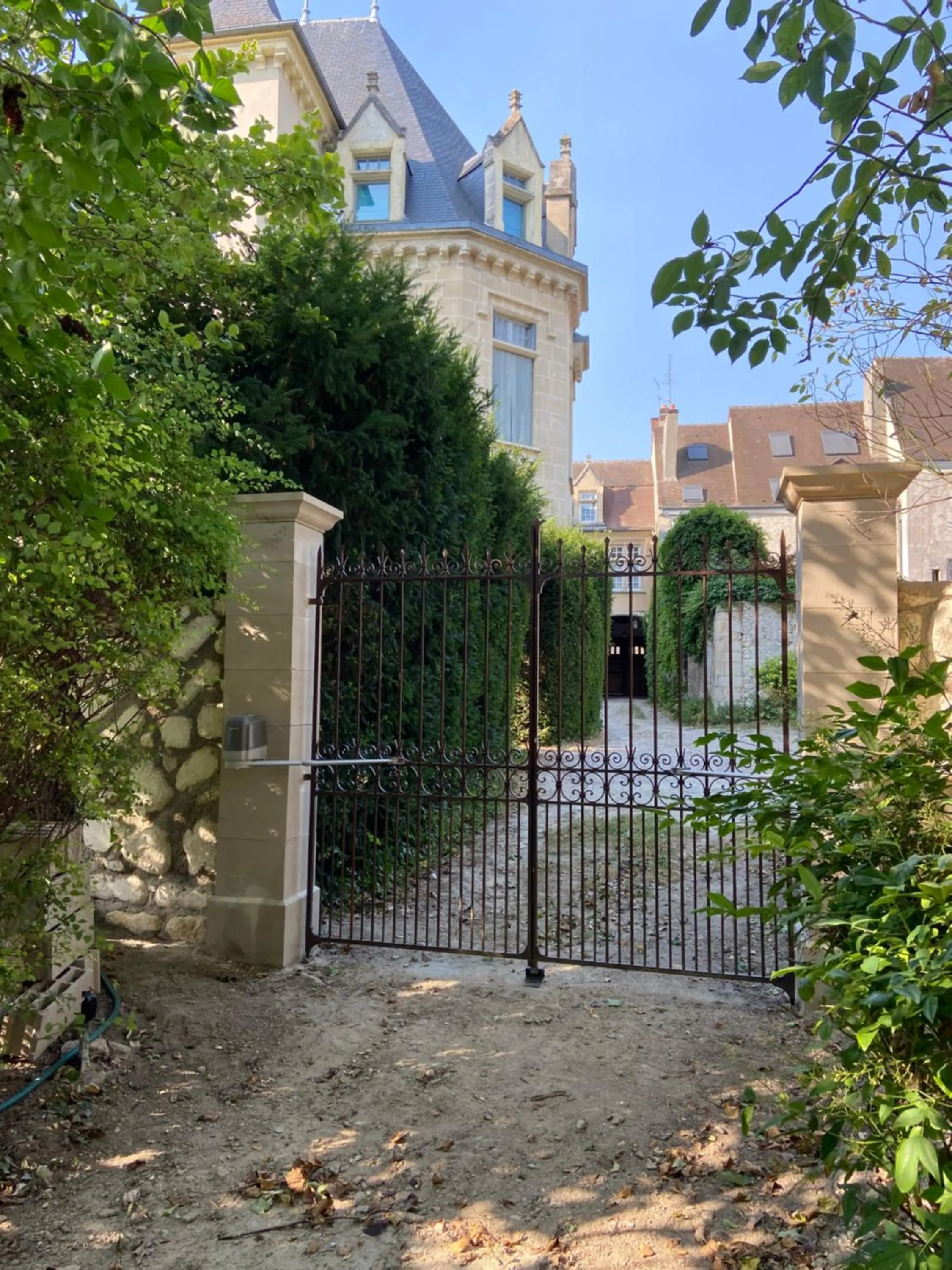Facade/entrance in Le Castel Ecossais