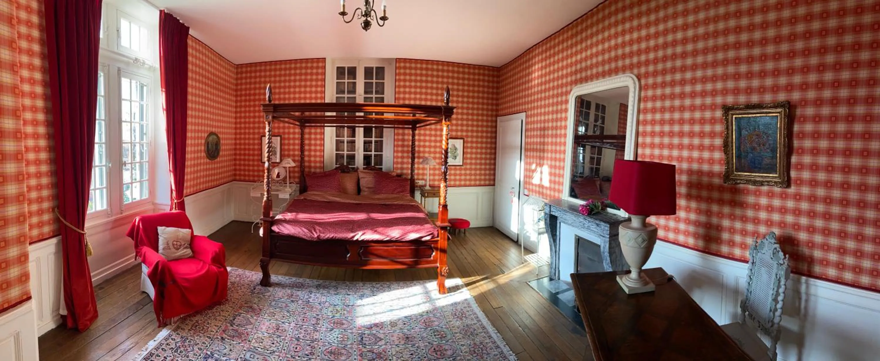 Photo of the whole room, Bed in Le Castel Ecossais