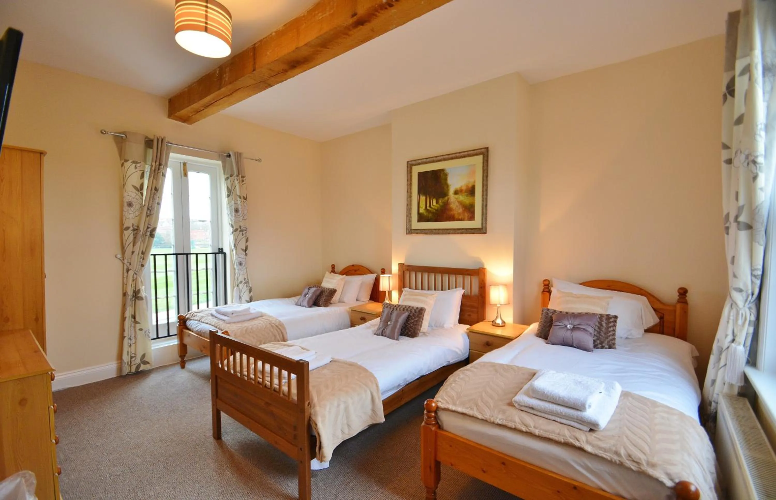 Photo of the whole room, Bed in The Old Red Lion