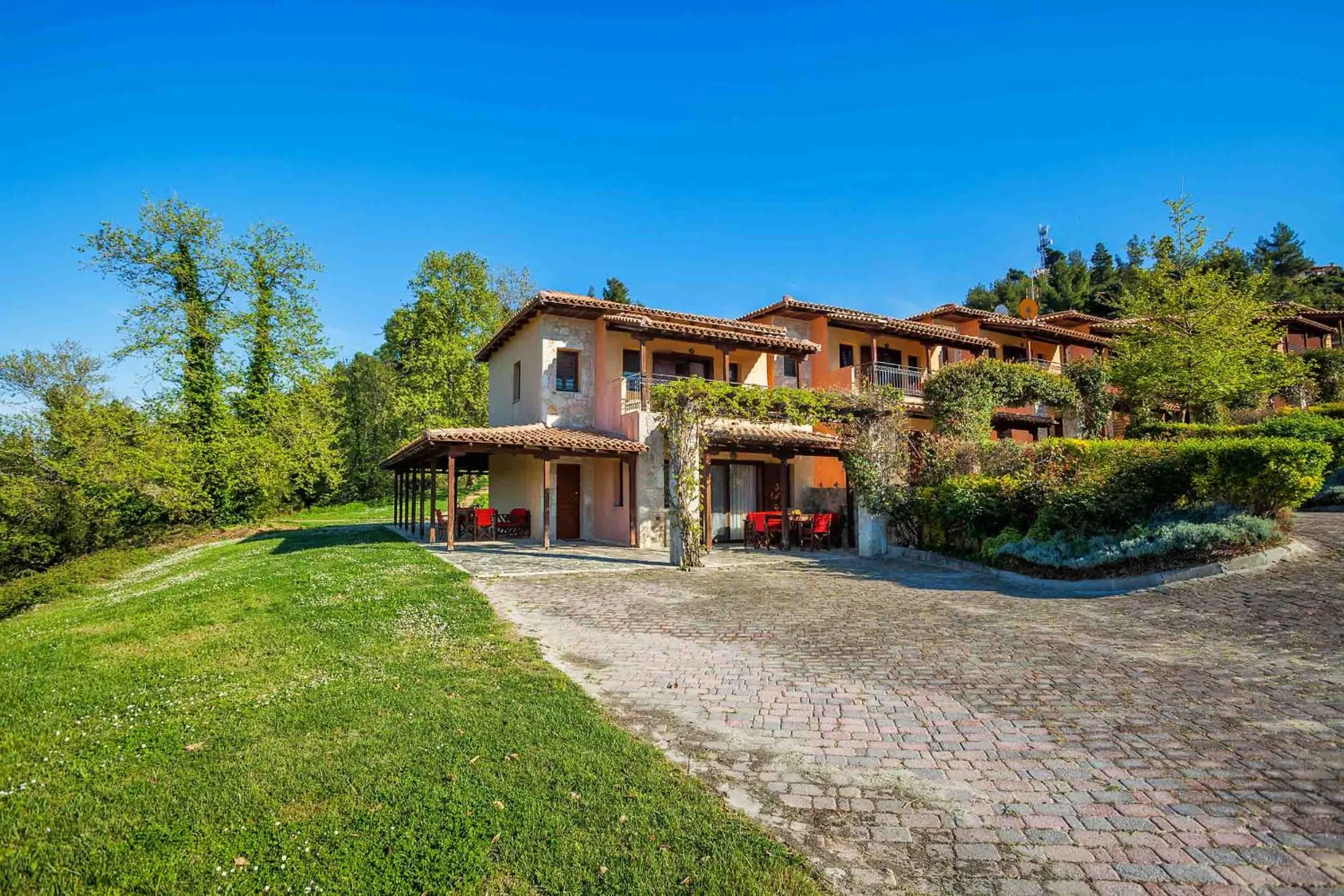 Property building in Akritas Ef Zin Villas & Suites