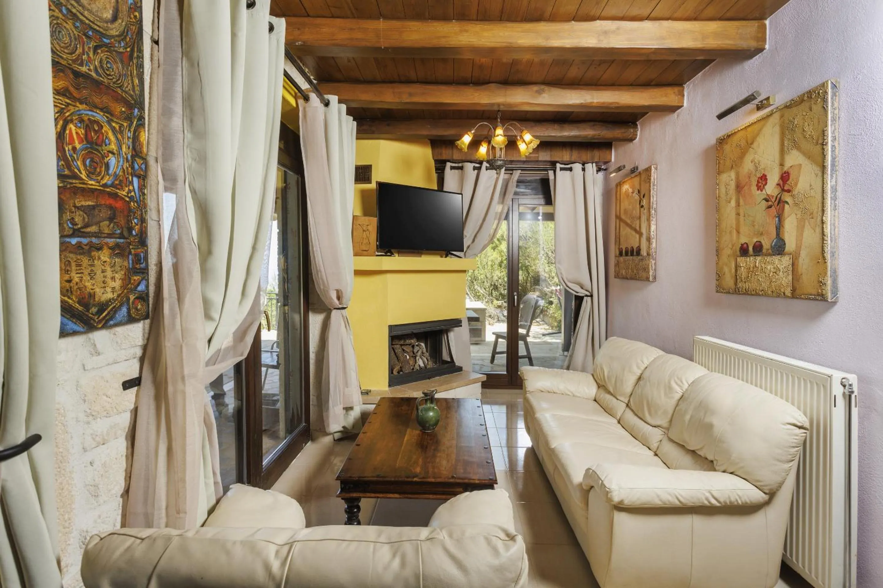 Living room in Akritas Ef Zin Villas & Suites