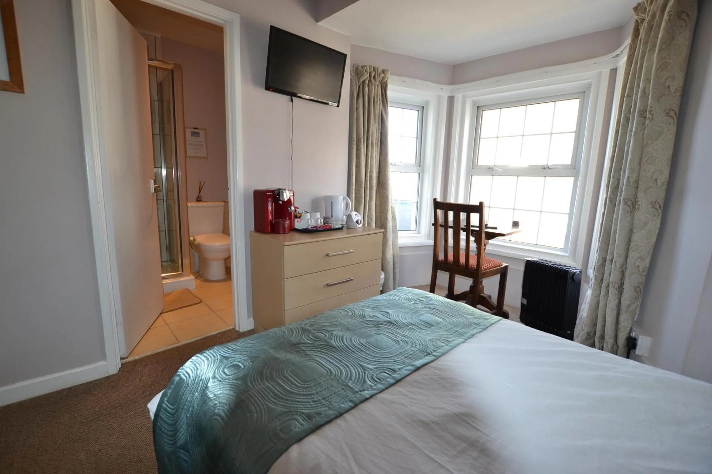 Bed in The Two Lifeboats