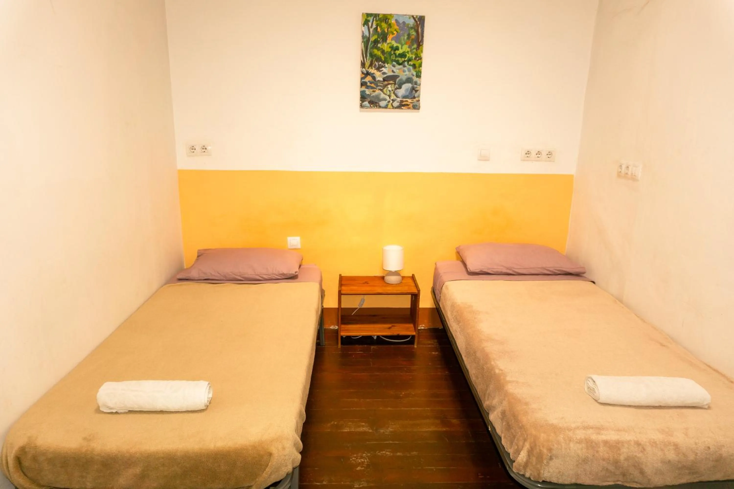 Photo of the whole room, Bed in Hostel Albergue La Casa Encantada