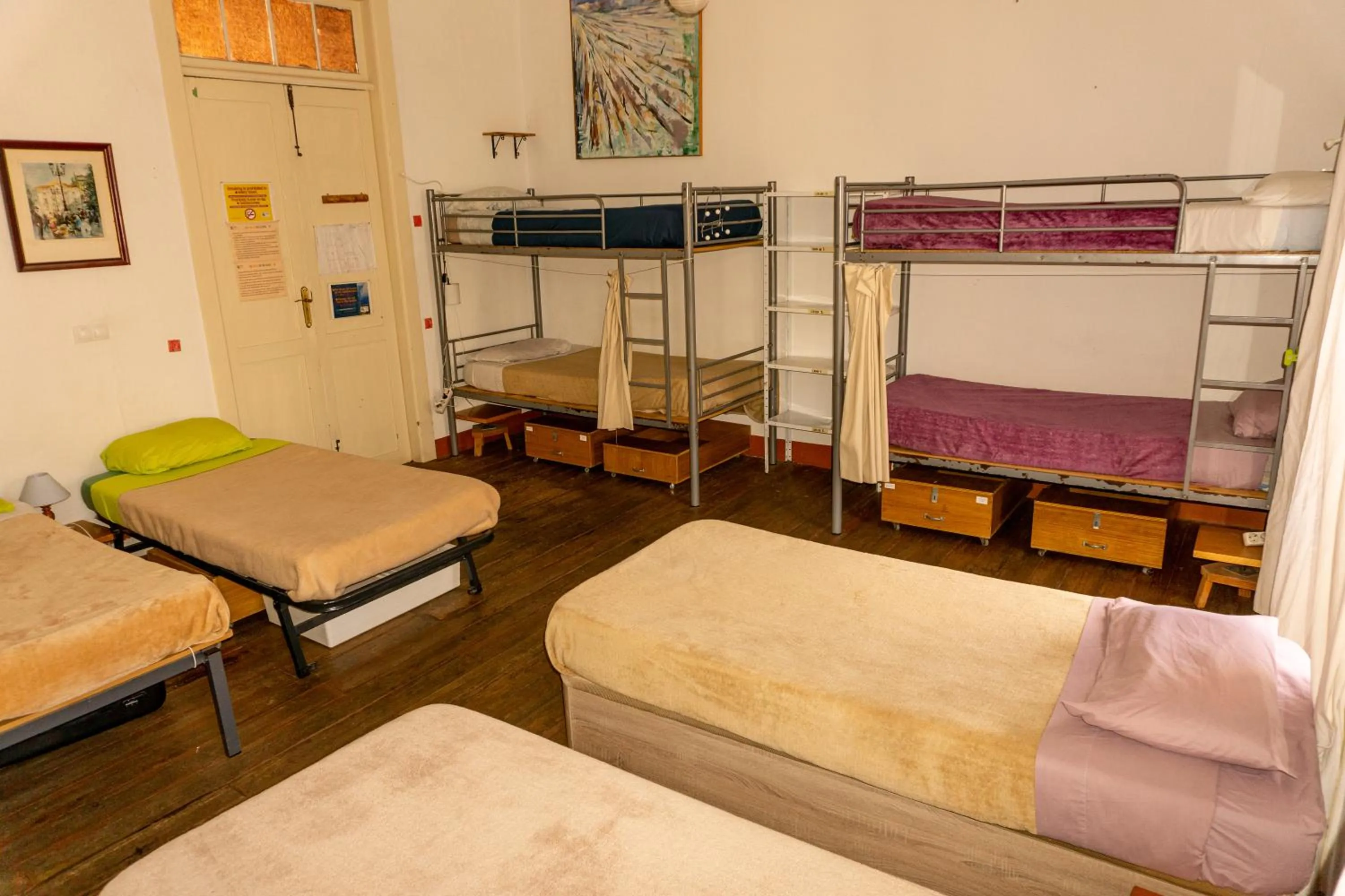 Photo of the whole room, Bed in Hostel Albergue La Casa Encantada