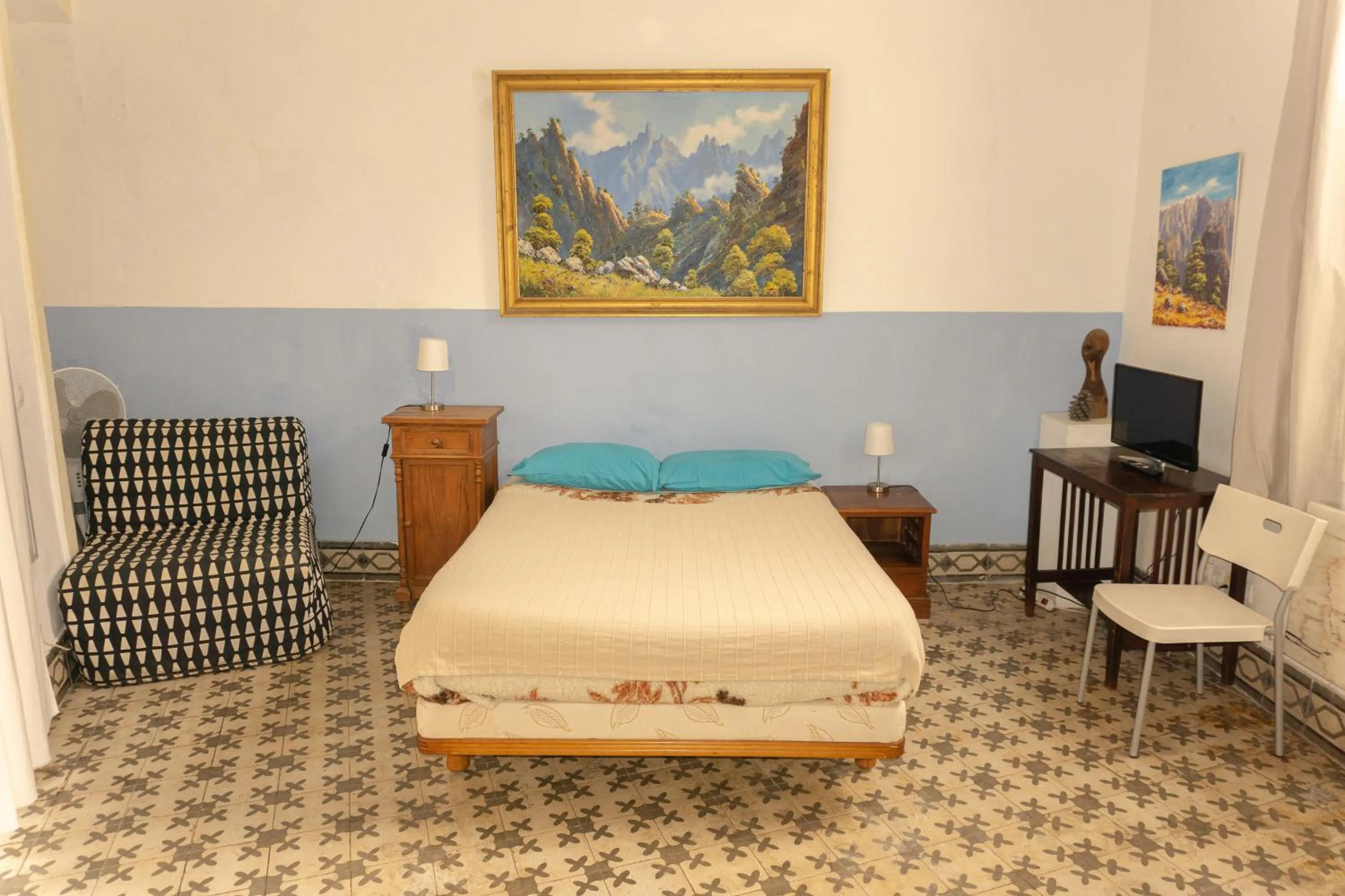 Photo of the whole room, Bed in Hostel Albergue La Casa Encantada