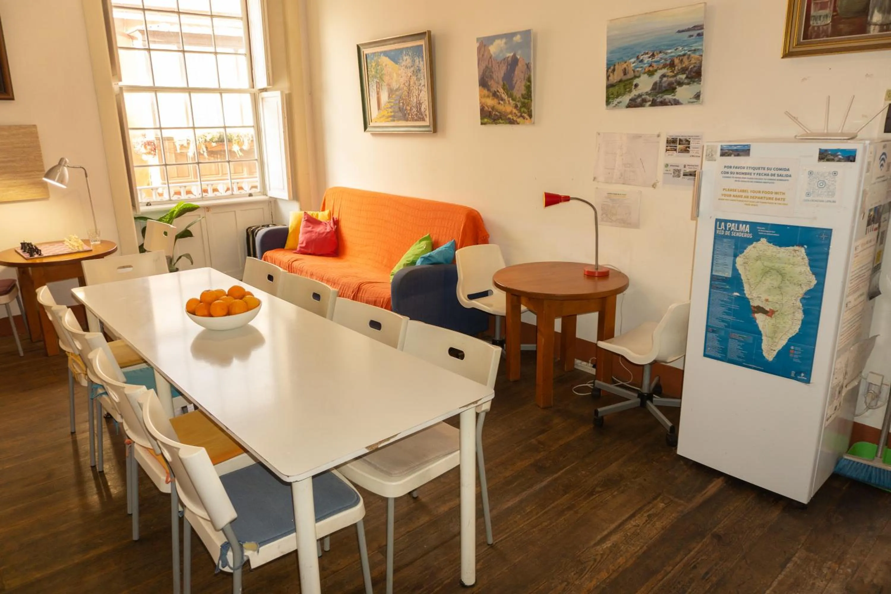 Living room in Hostel Albergue La Casa Encantada