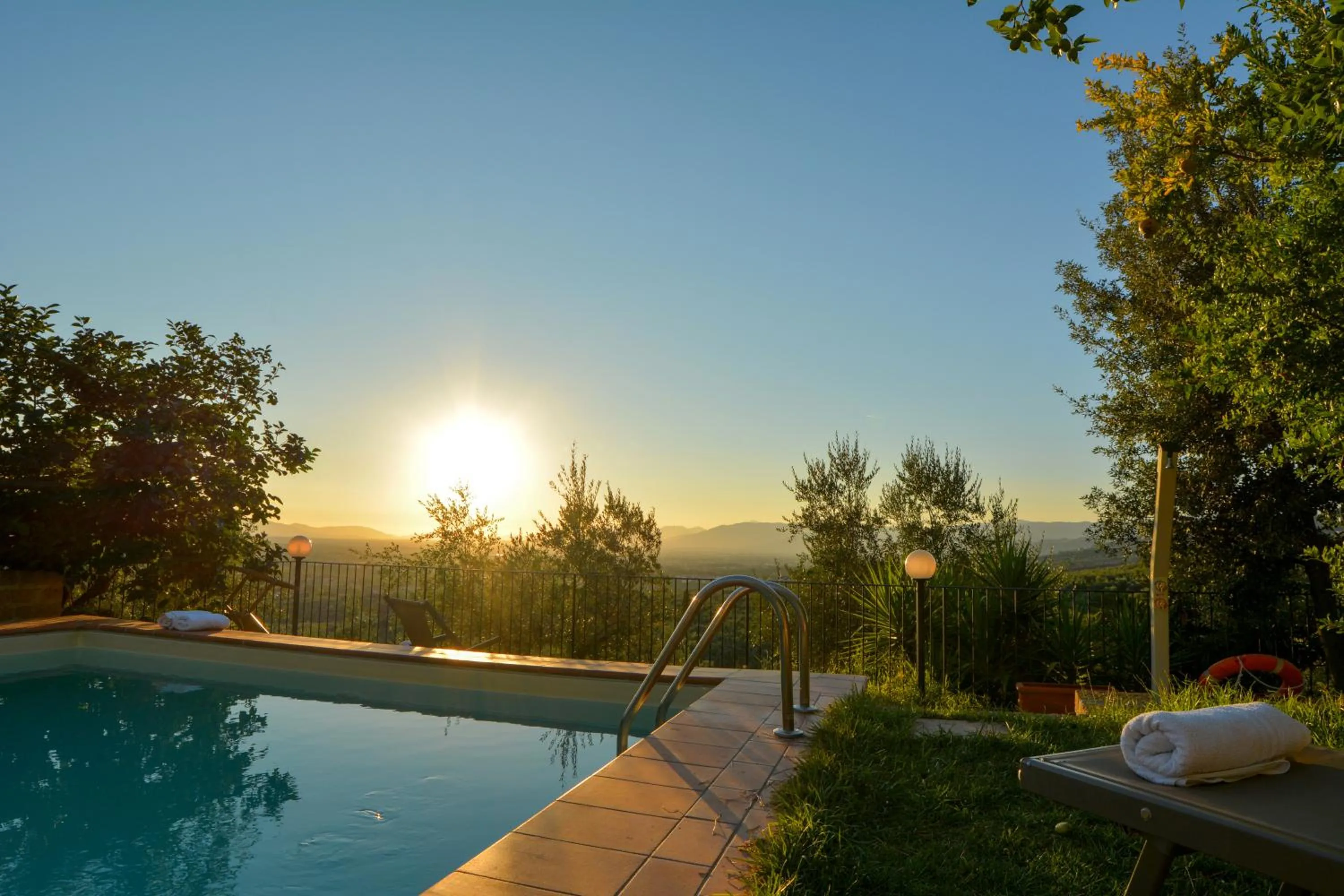 Pool view in Agriturismo Podere Rondinaio