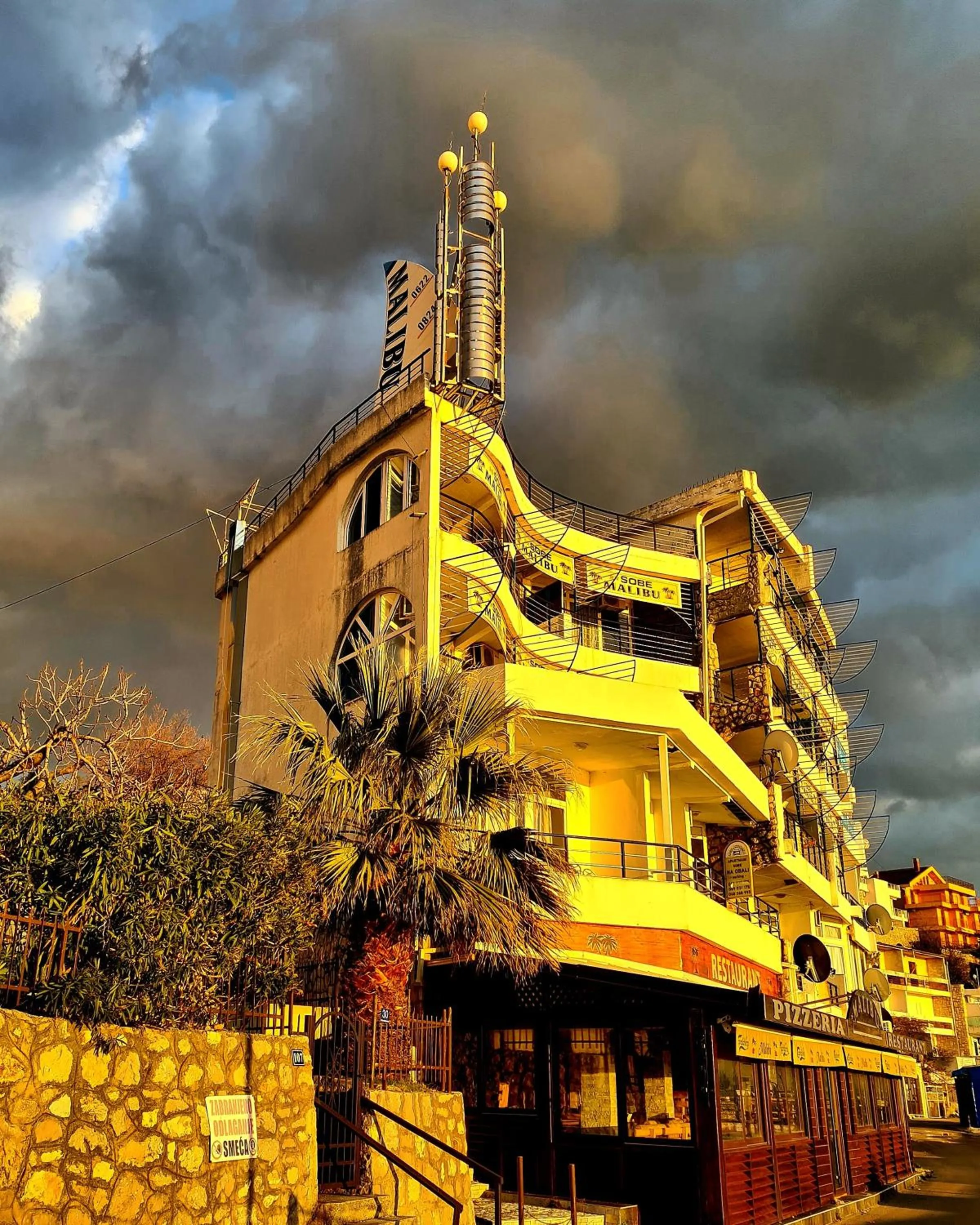 Malibu Apartments