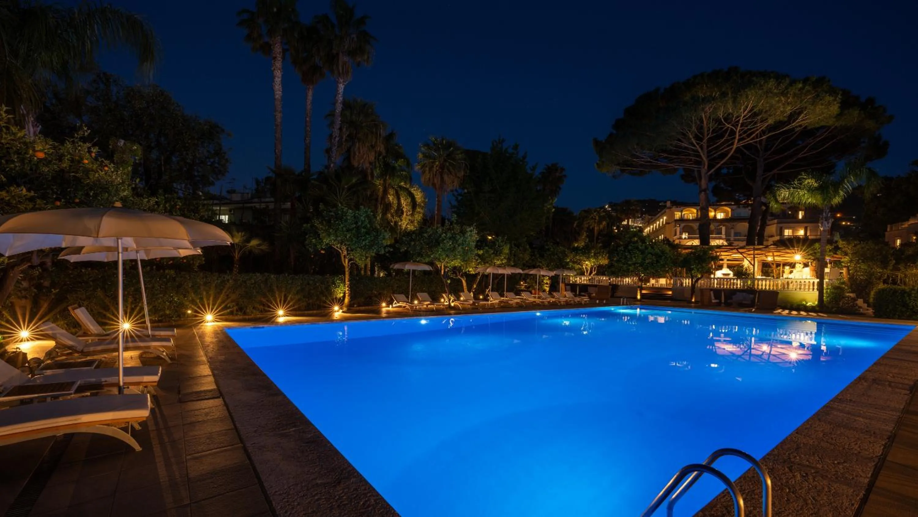 Night in Grand Hotel Cocumella