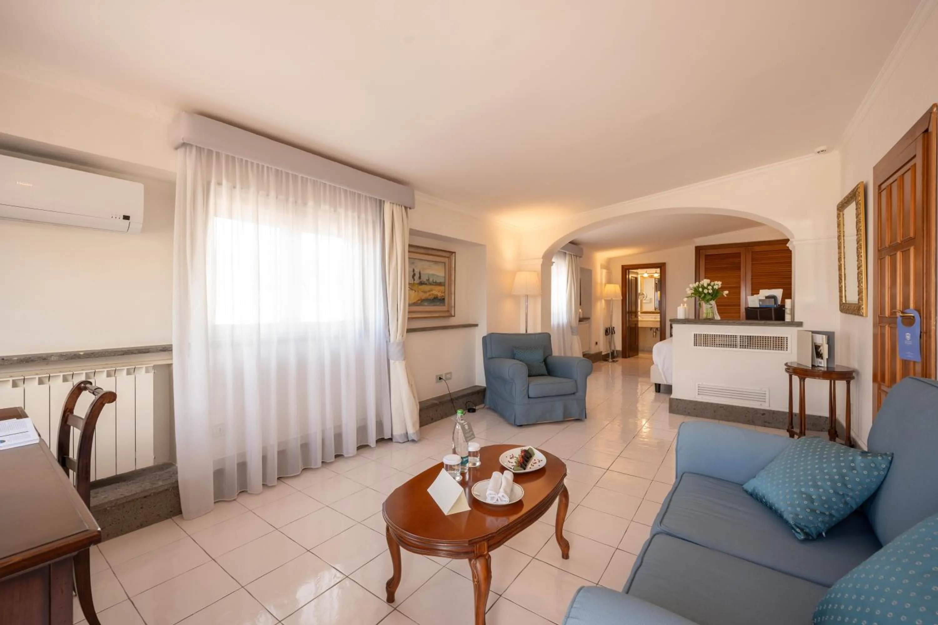 Decorative detail in Grand Hotel Cocumella