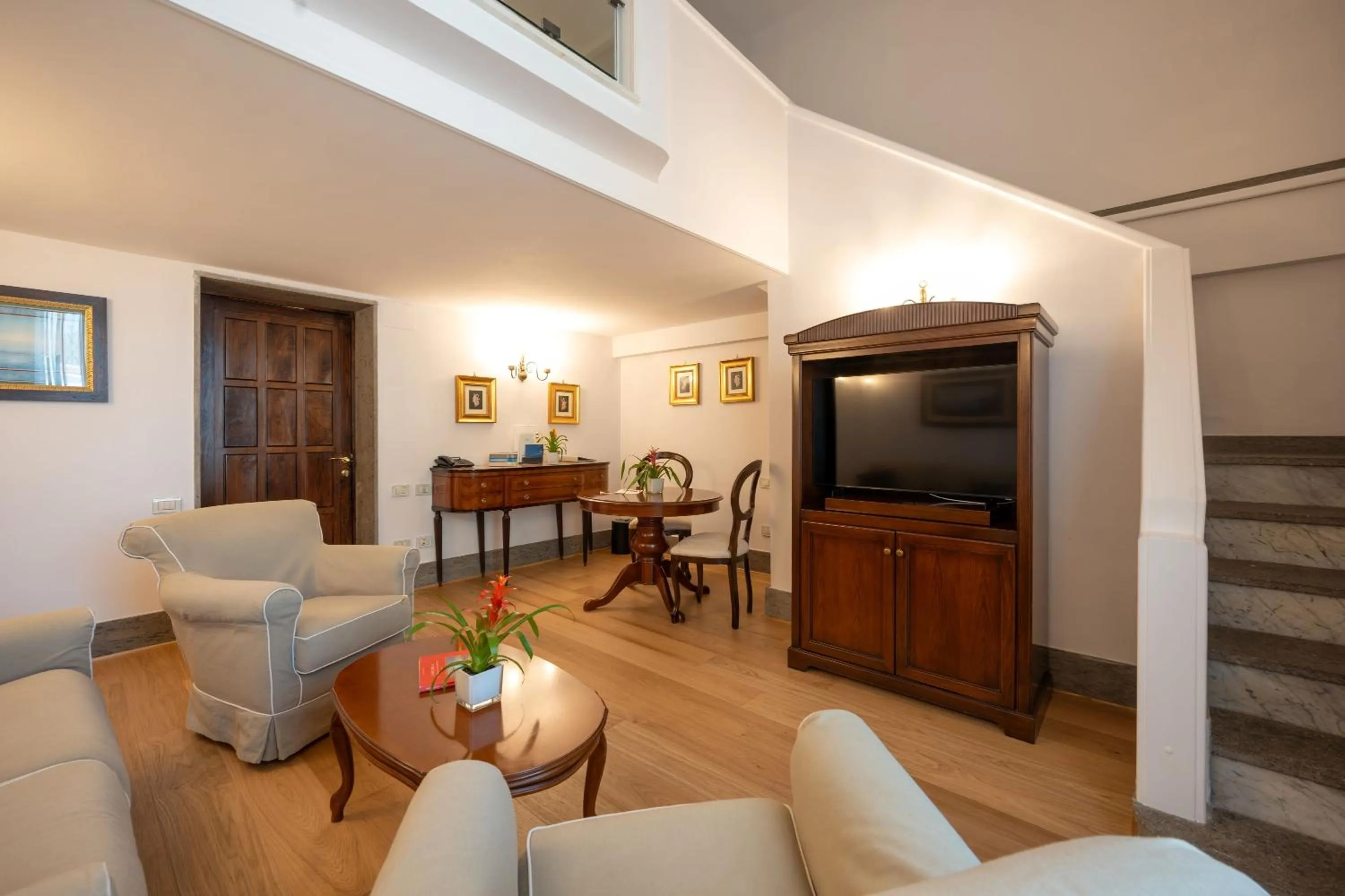 TV and multimedia in Grand Hotel Cocumella