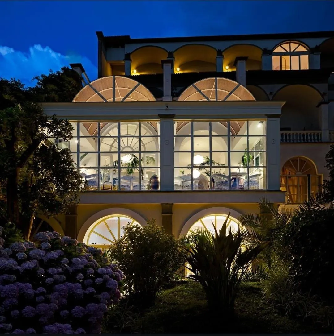 Restaurant/places to eat in Grand Hotel Cocumella