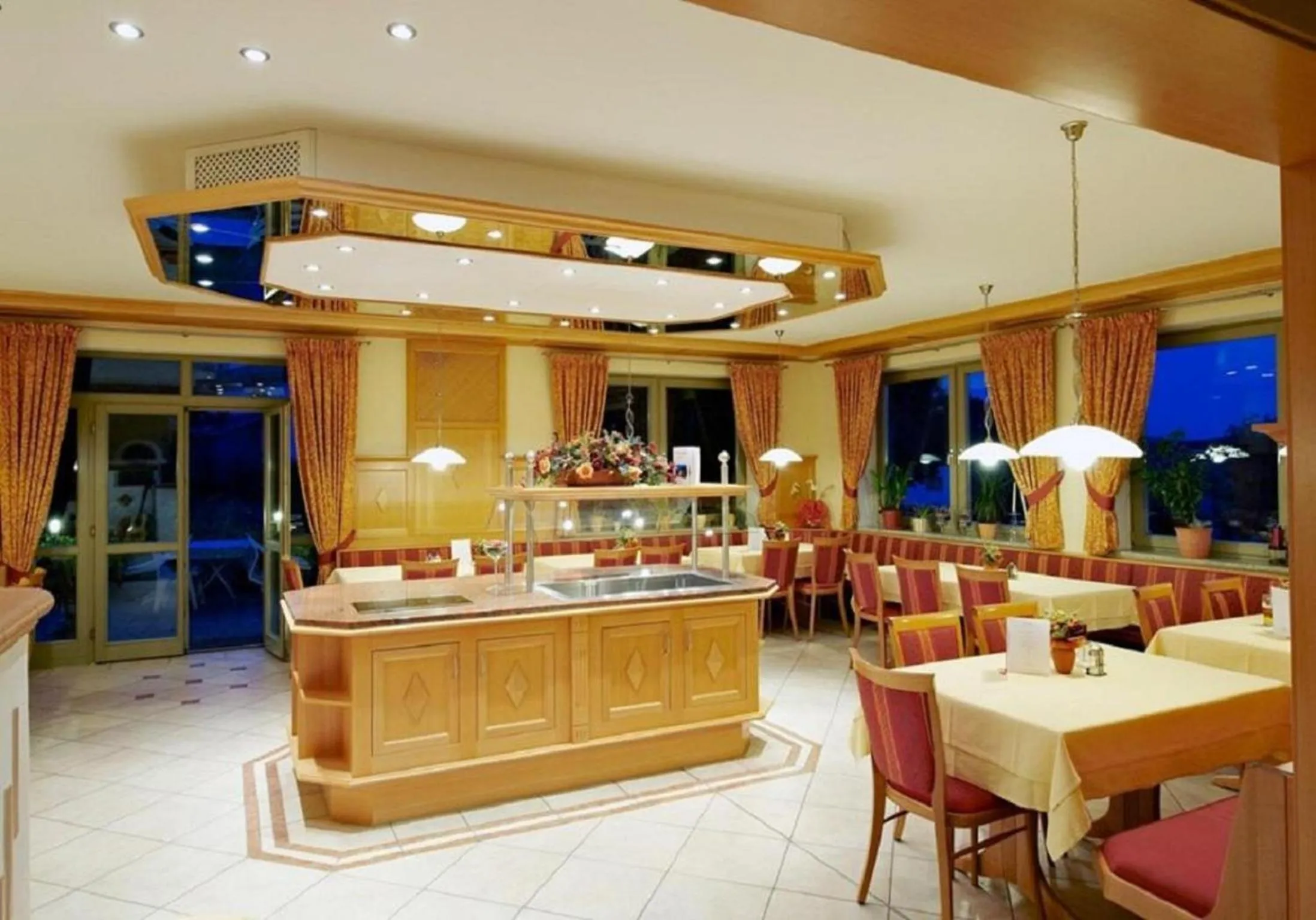 Restaurant/places to eat in Landhotel Buchbergerhof