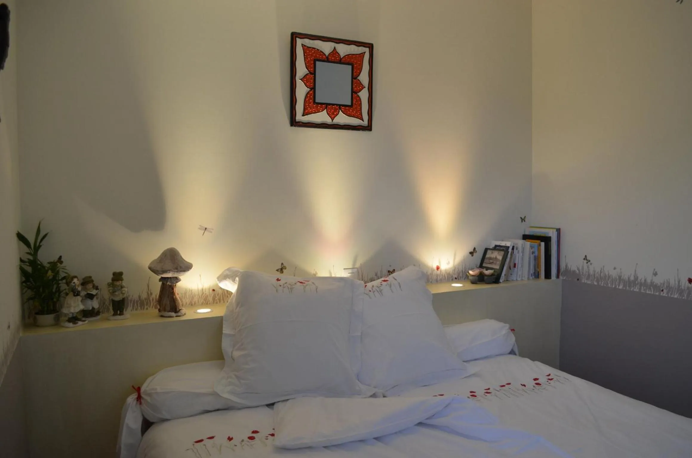 Photo of the whole room, Bed in Couette Et Cafe Crème