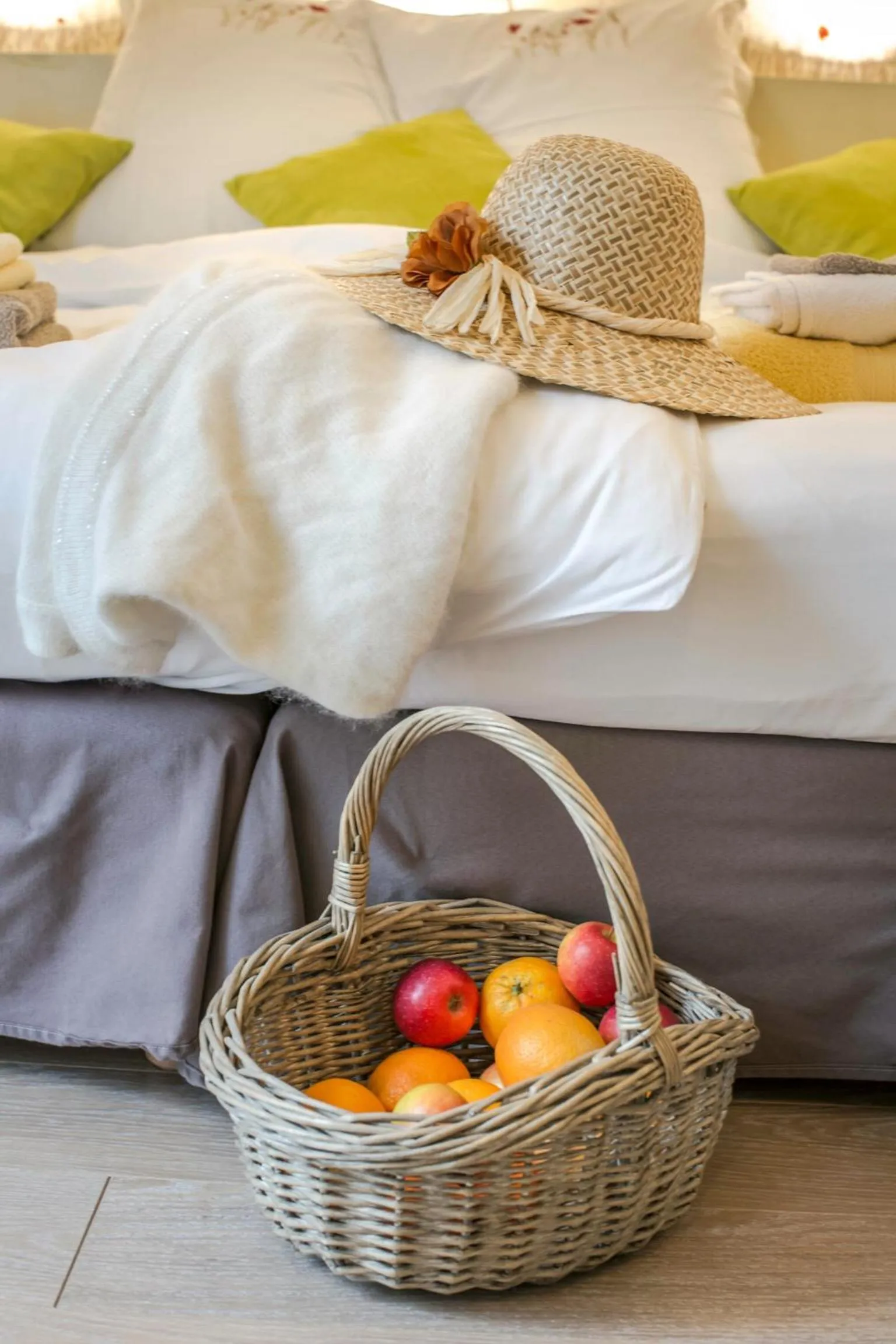 Decorative detail, Bed in Couette Et Cafe Crème