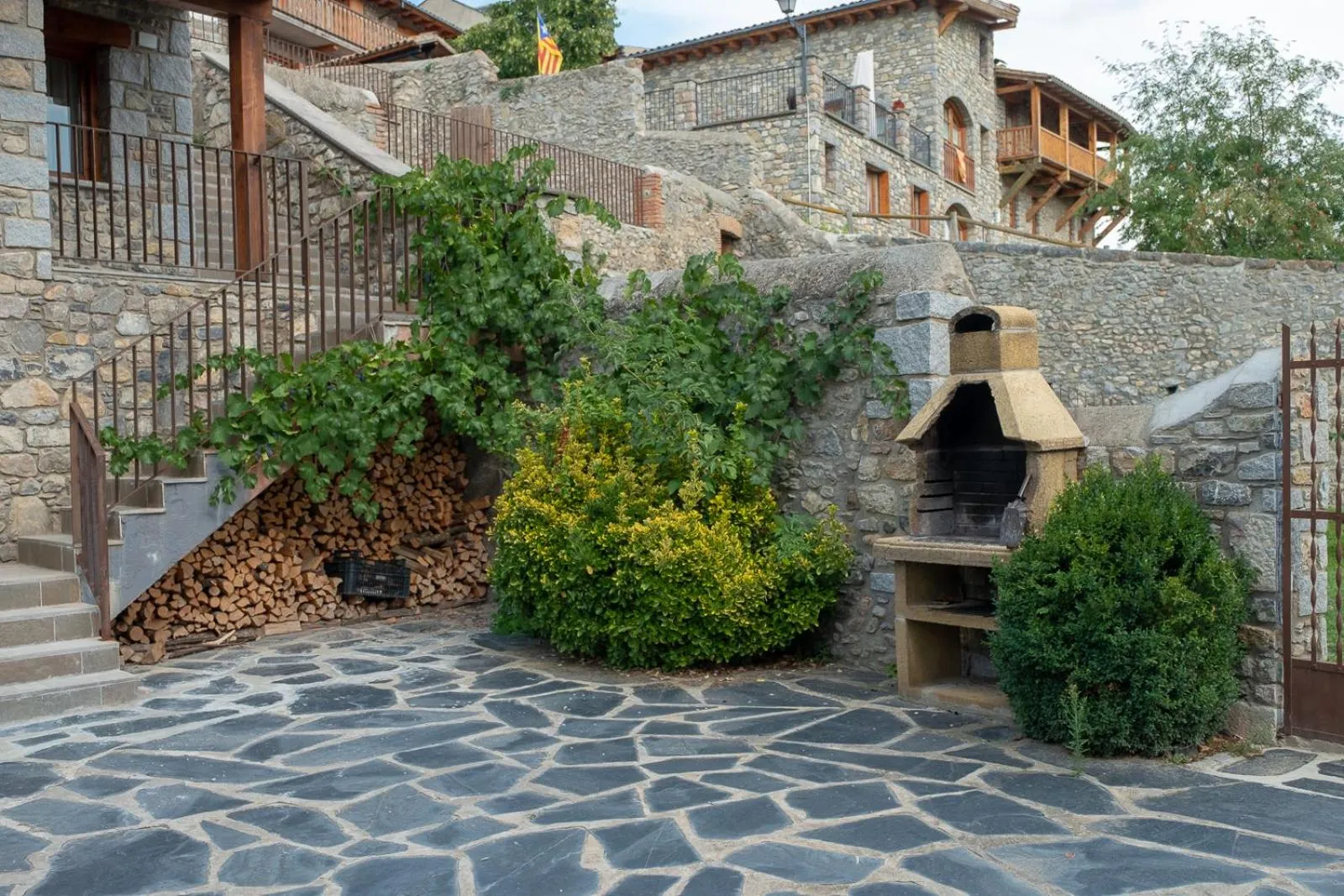 BBQ facilities in Aparthotel Bellver