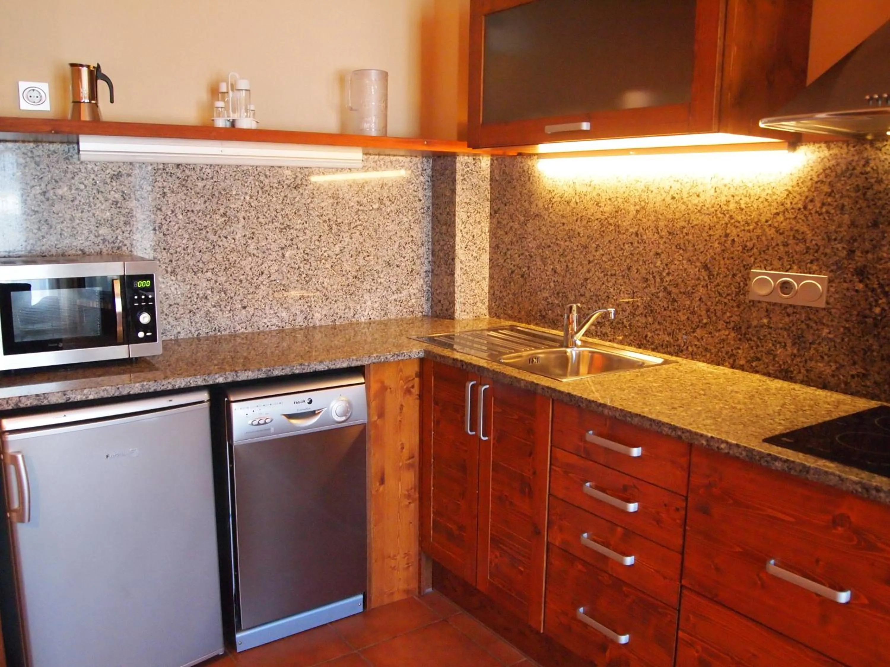 Kitchen or kitchenette in Aparthotel Bellver