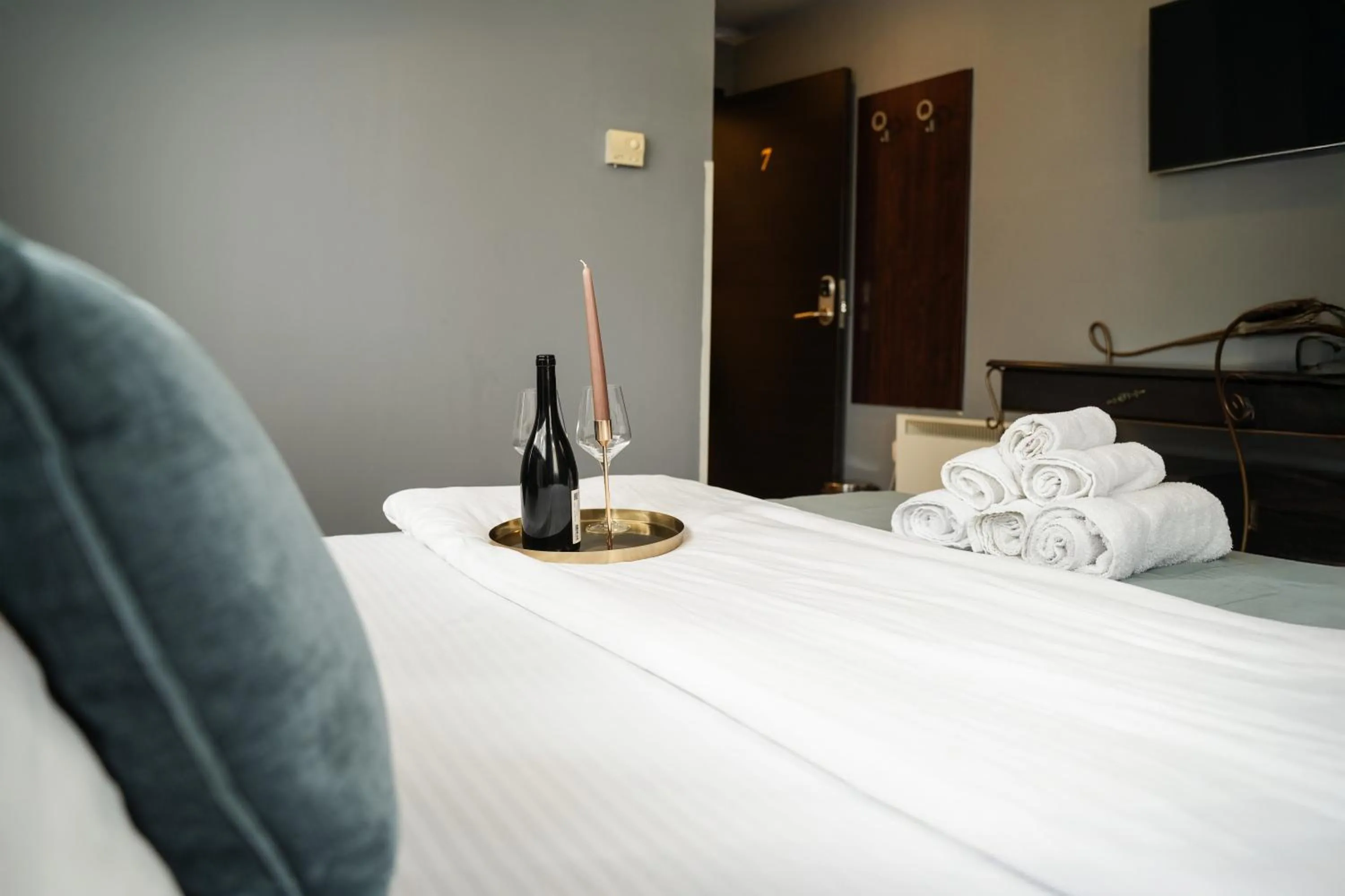 Bed in Hotel Dum by Muskat