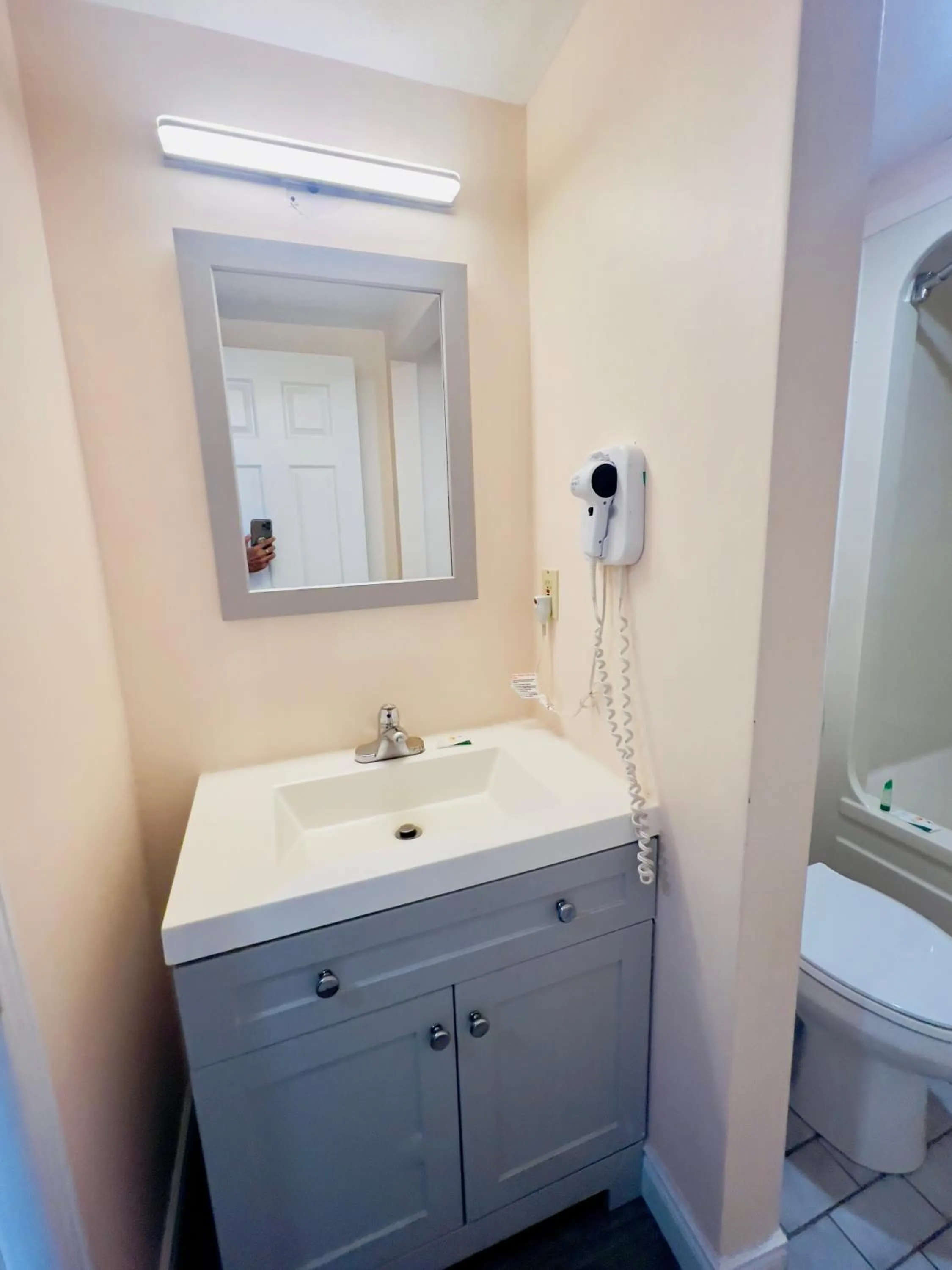 First Canada Hotel Cornwall Hwy 401 ON