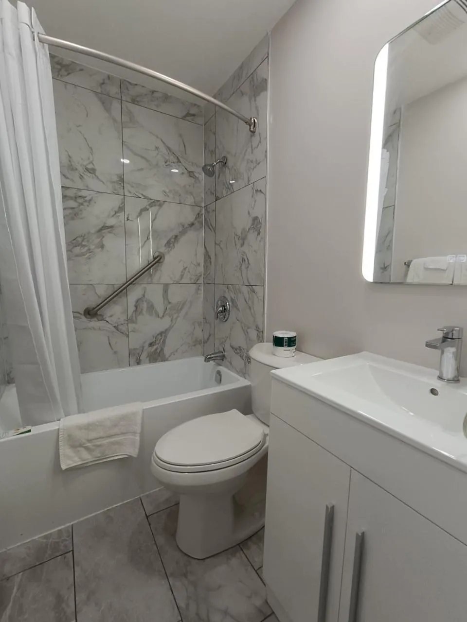 First Canada Hotel Cornwall Hwy 401 ON