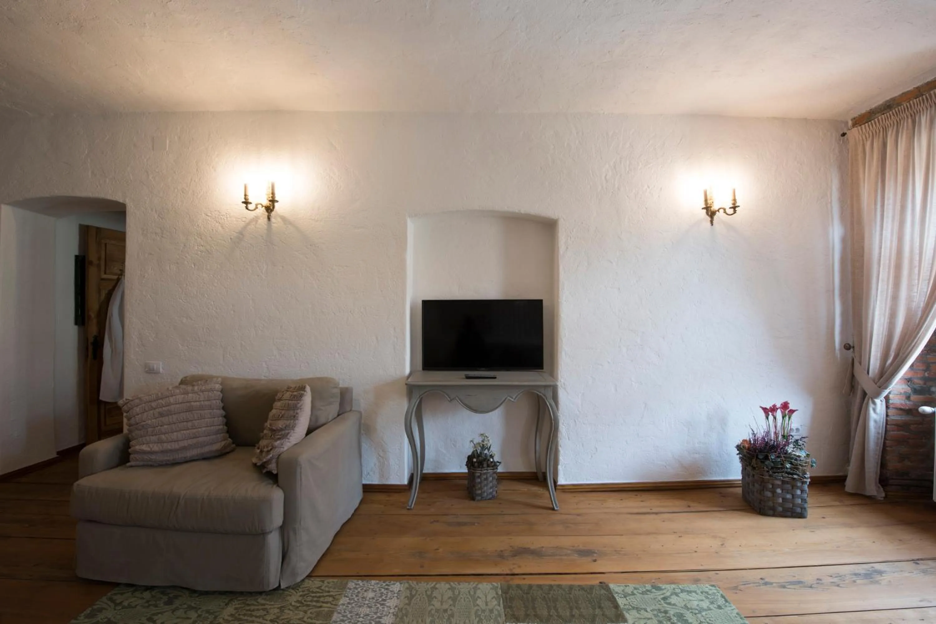 TV and multimedia in Casa Veche