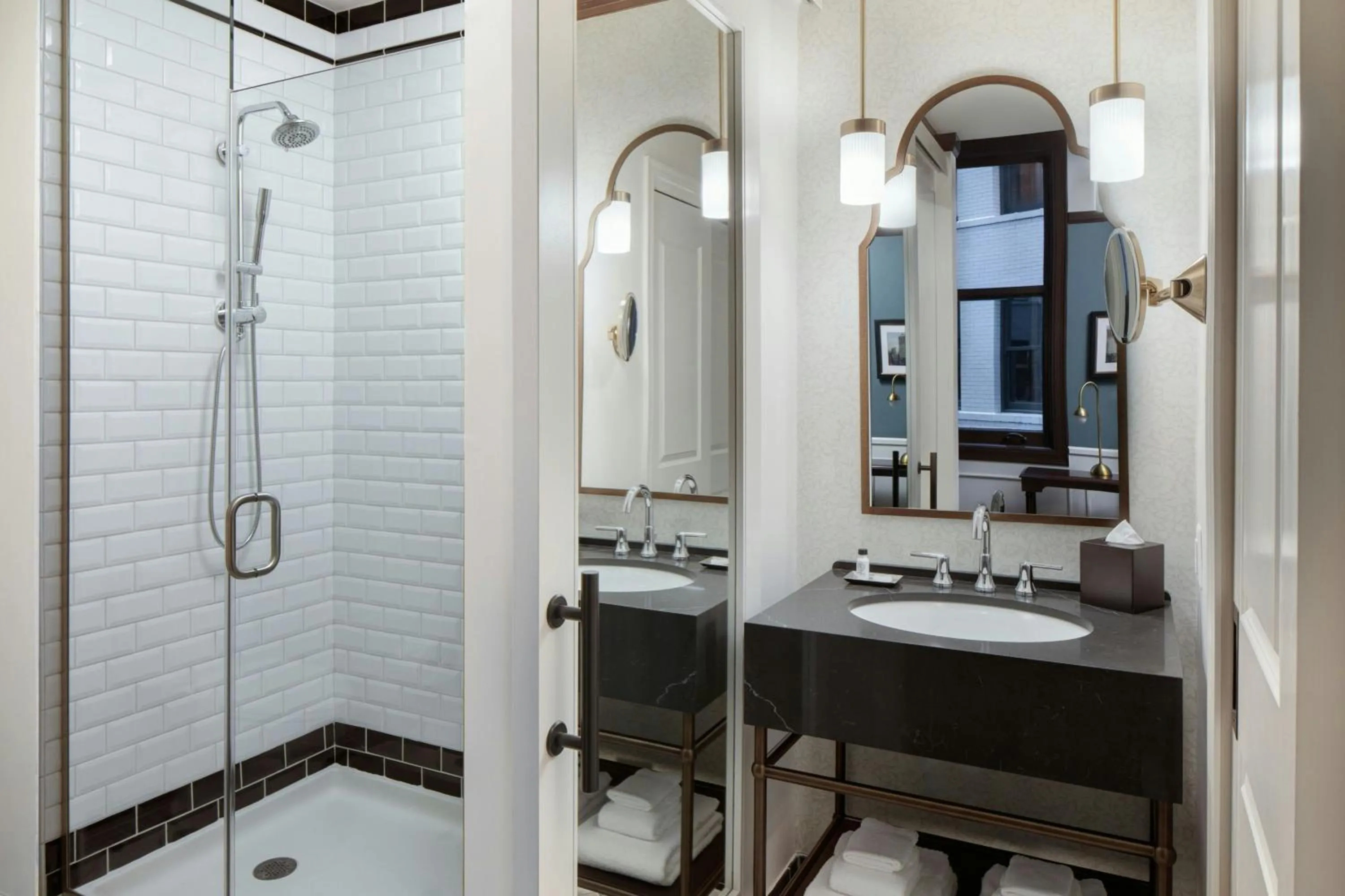 Bathroom in Hotel David Whitney, Autograph Collection
