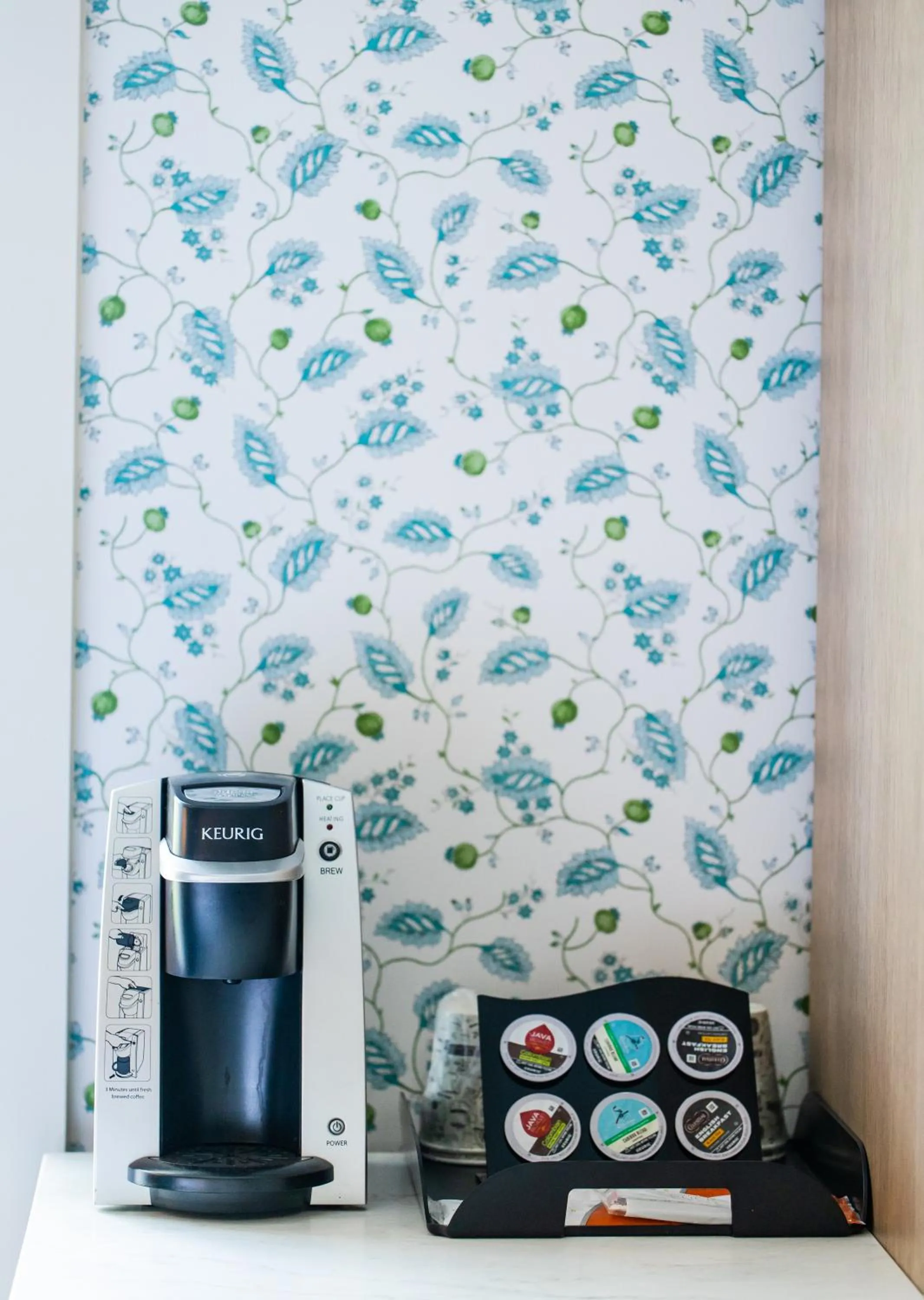 Coffee/tea facilities in Lake View Hotel