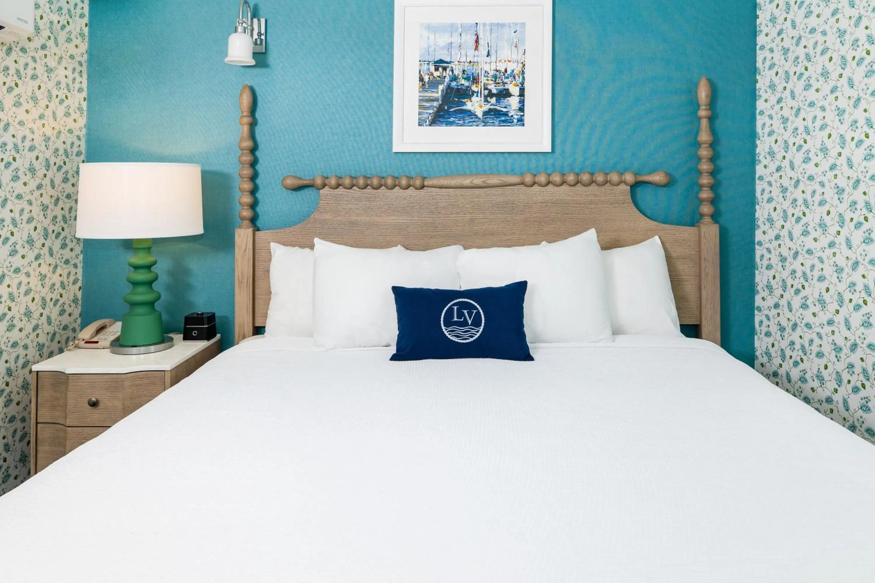 Bed in Lake View Hotel