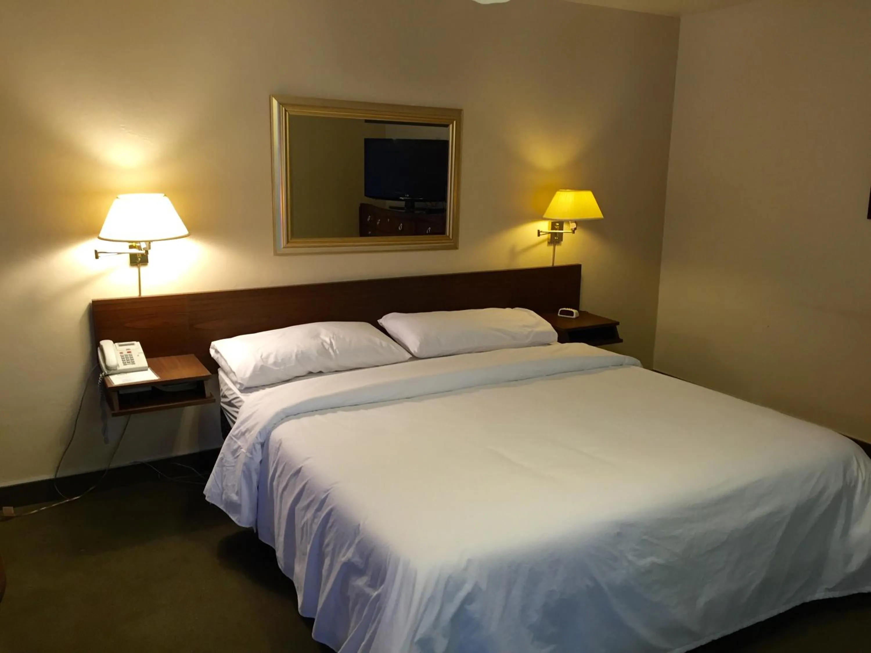 Bed in The Sands Motel